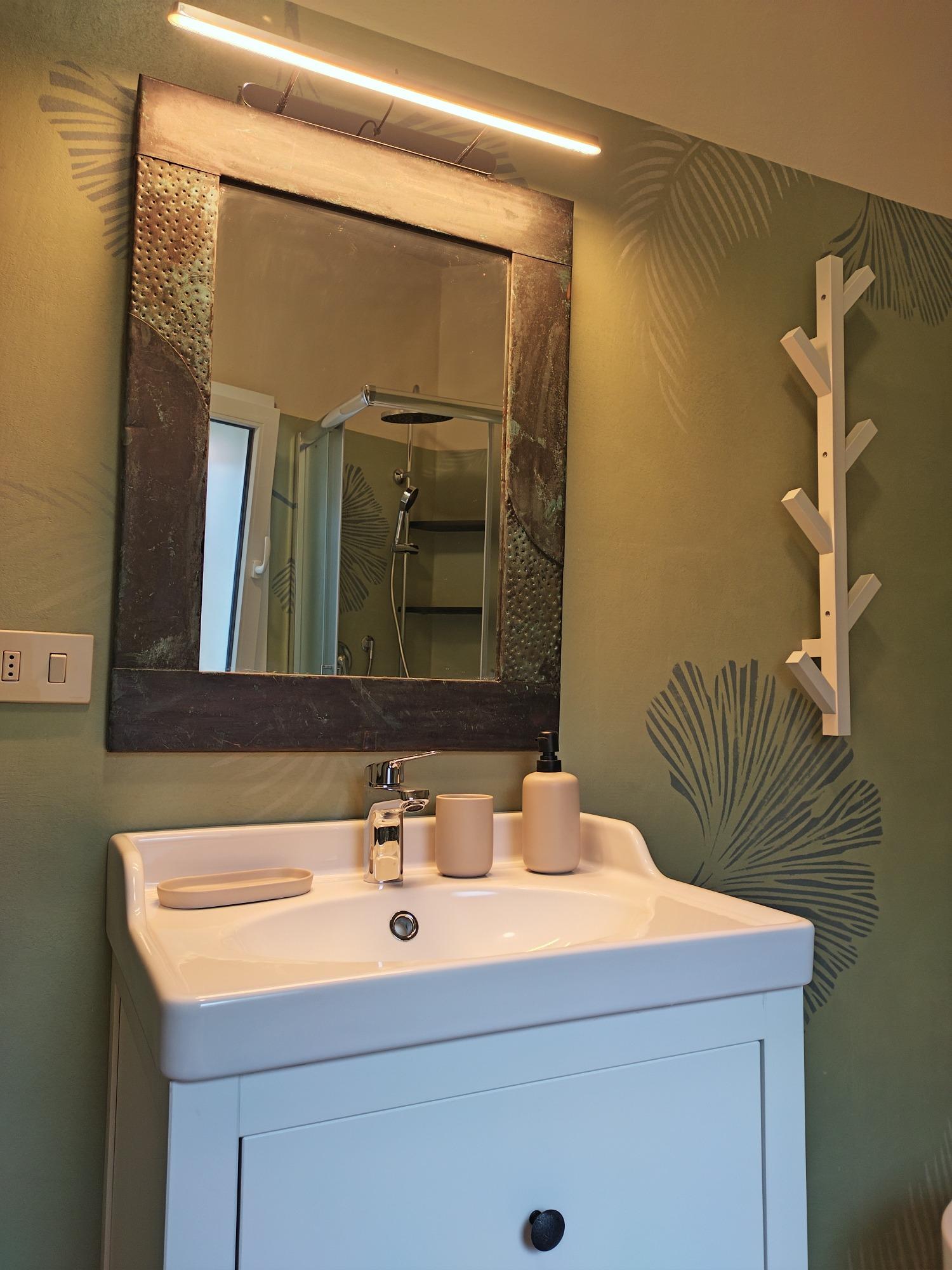 bagno completo con doccia
