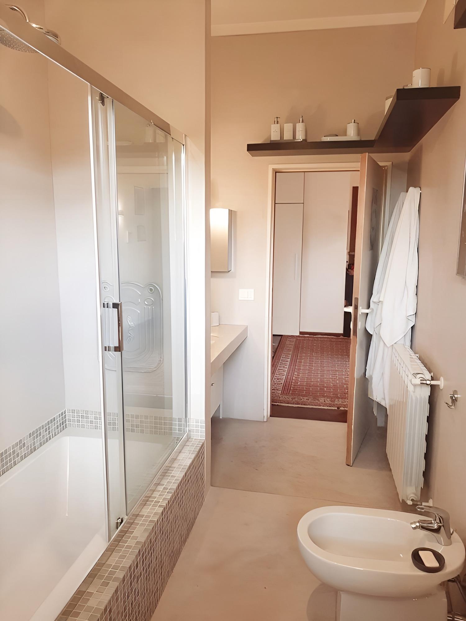 bagno con vasca/doccia