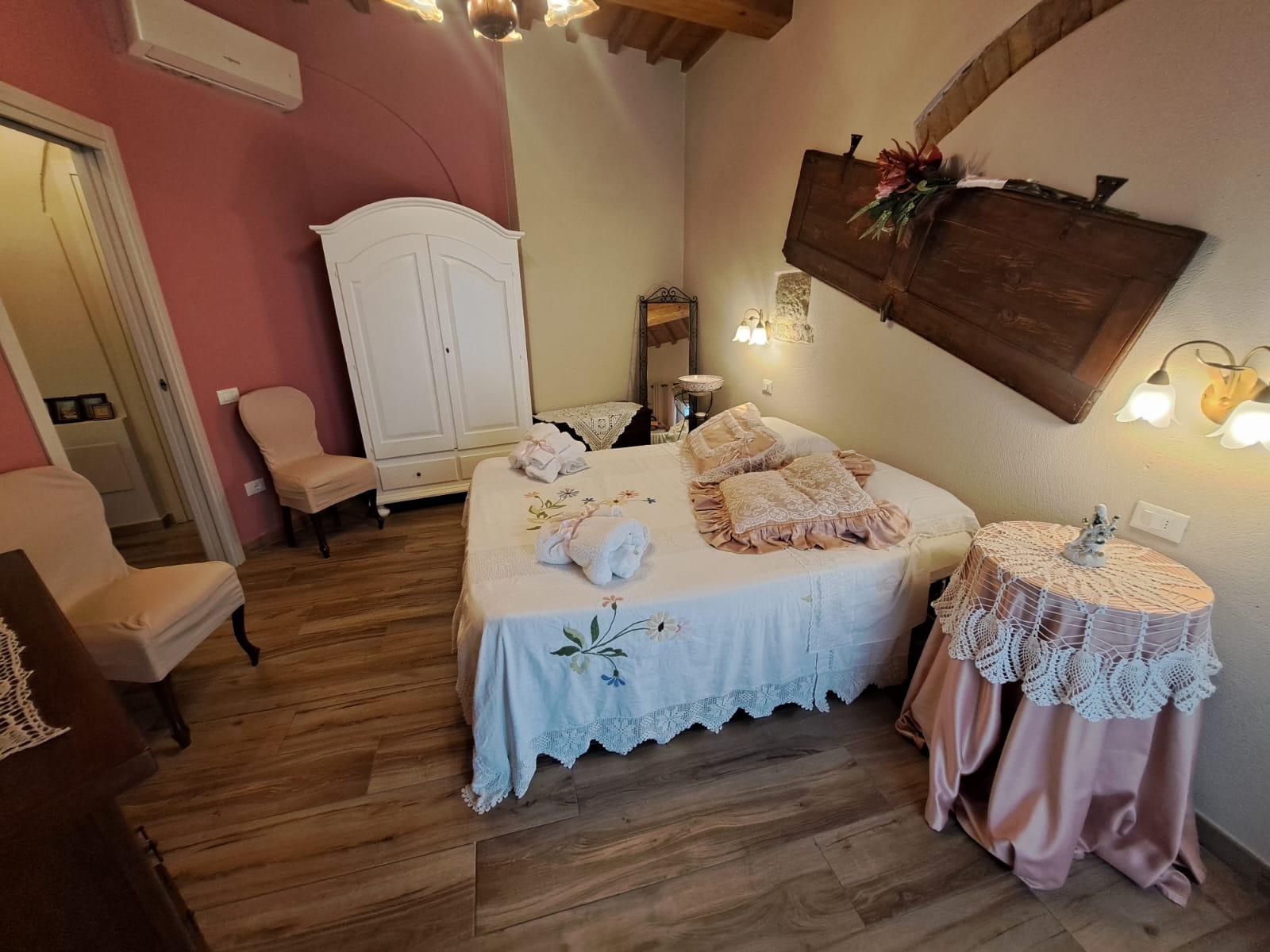 Ampia Camera Matrimoniale nell' appartamento La Fornace di Francesca - Certaldo Alto