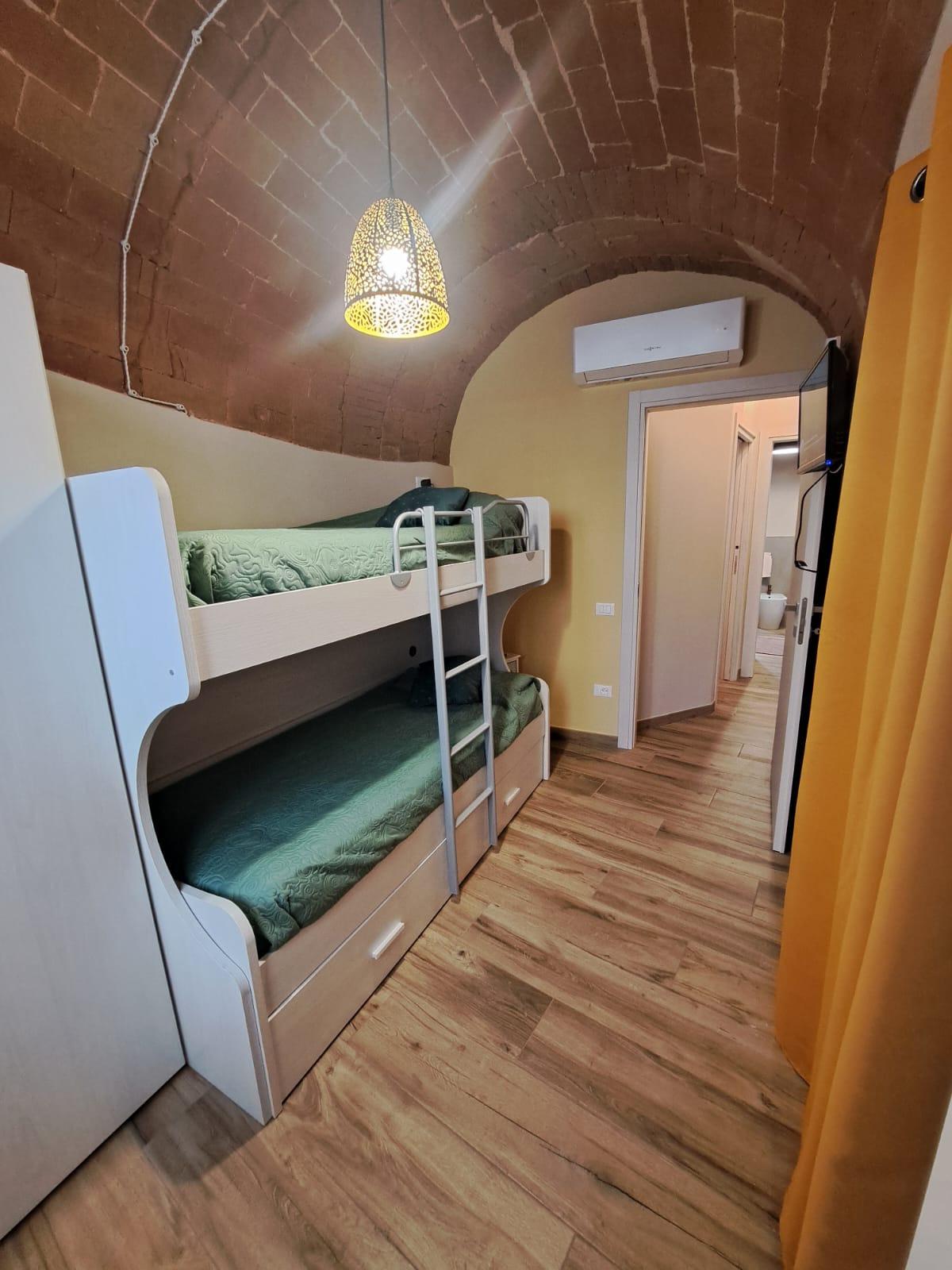 Camera con letti a castello e possibilità di terzo letto singolo nell'appartamento La Fornace di Francesca - Certaldo Alto