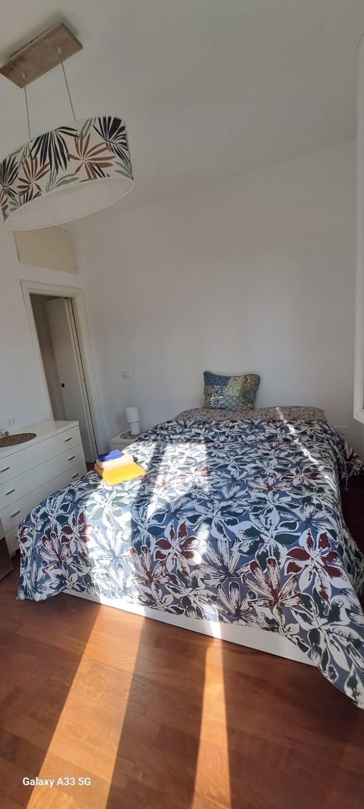 Camera da letto con letto matrimoniale