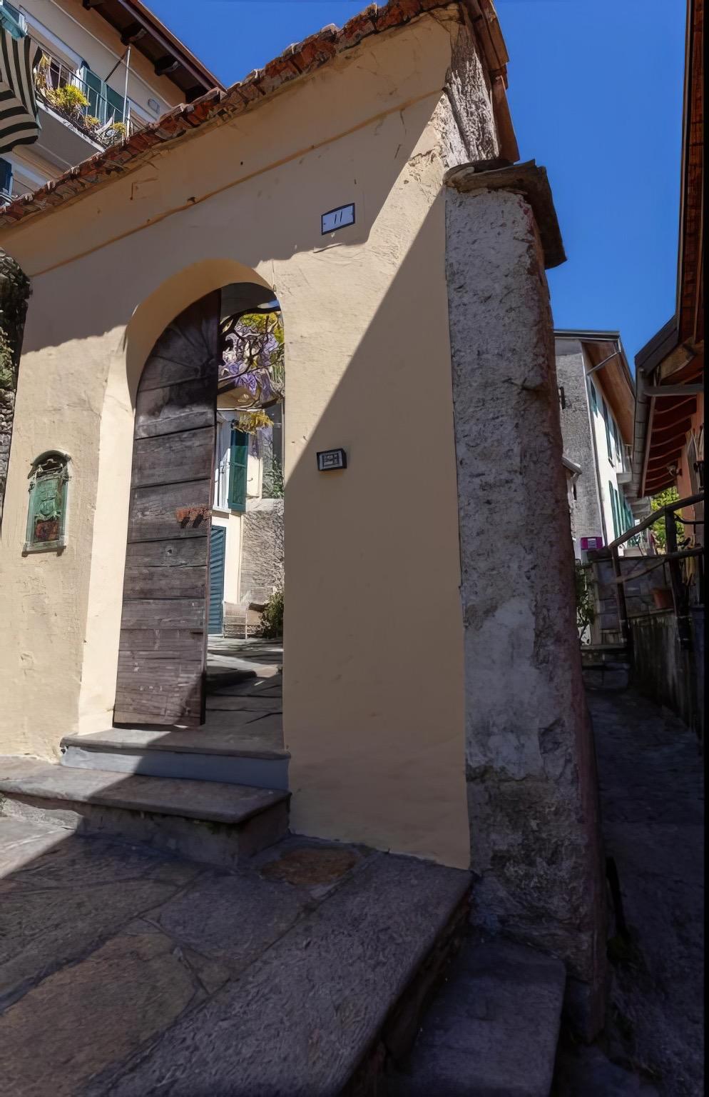 Ingresso cortile Cadebei