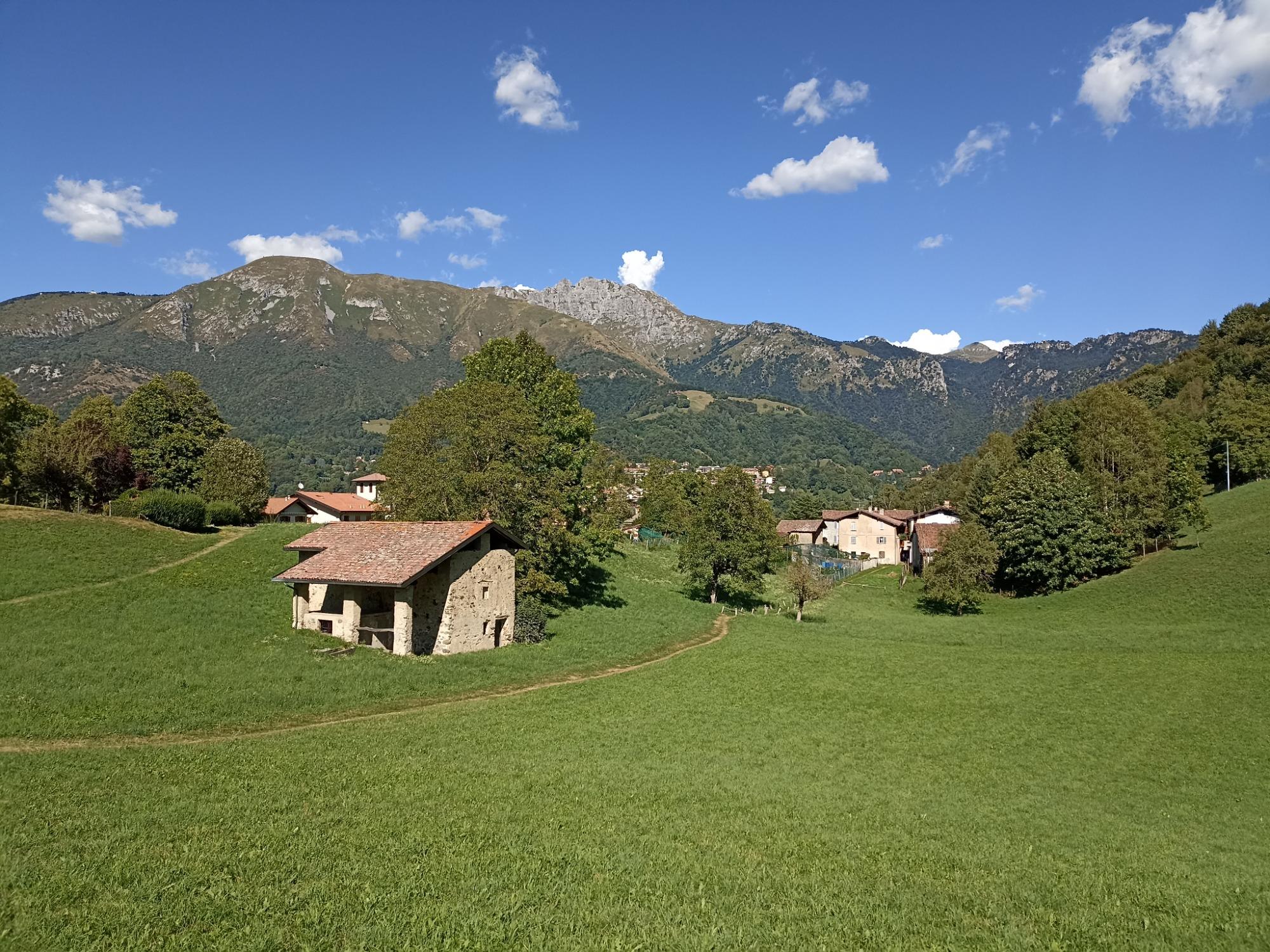 Dal B&B si può raggiungere facilmente la frazione di Maggio e scoprire i Tonalli di Sopra.