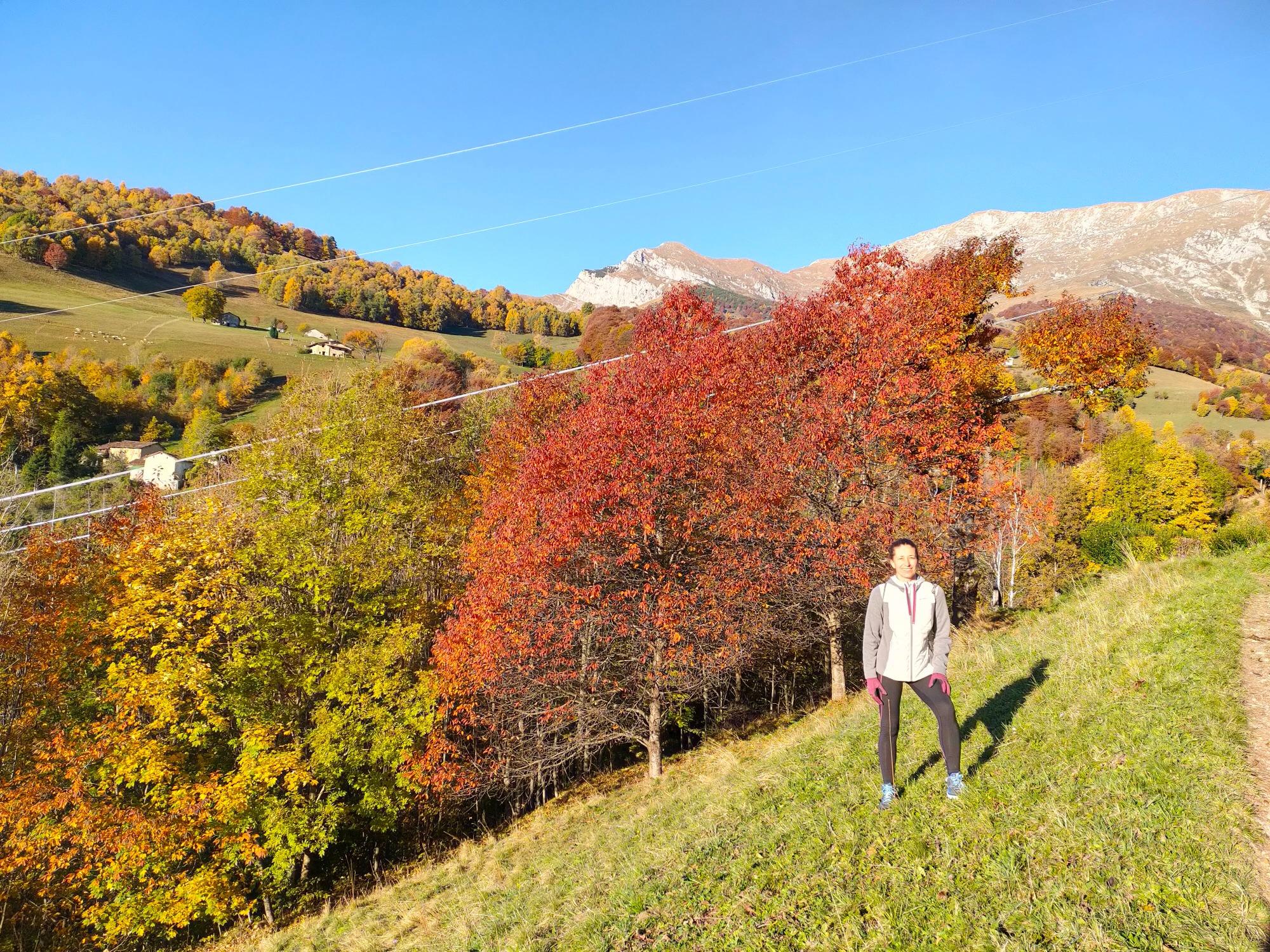 Marialuisa in una delle sue passeggiate autunnali.