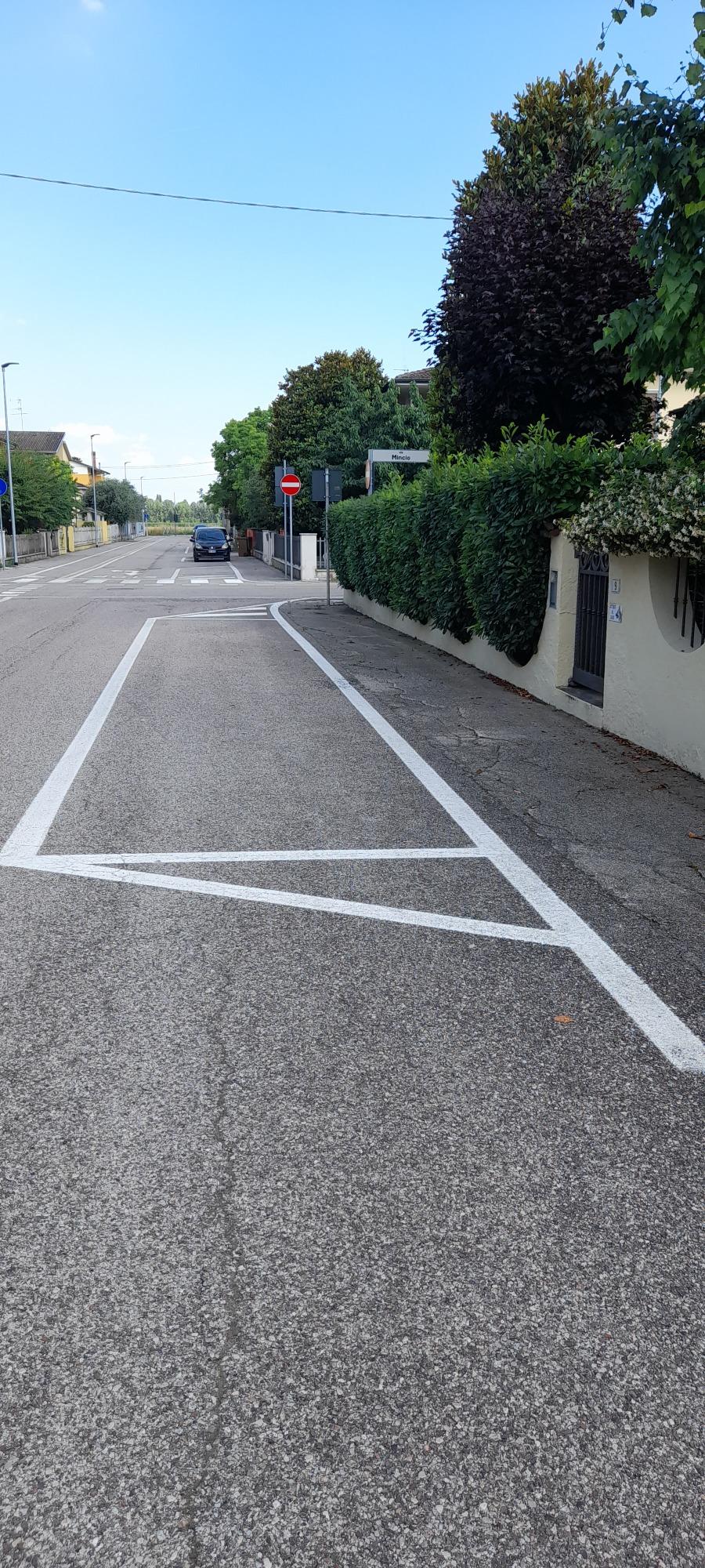 POSTO AUTO ESTERNO GRATUITO