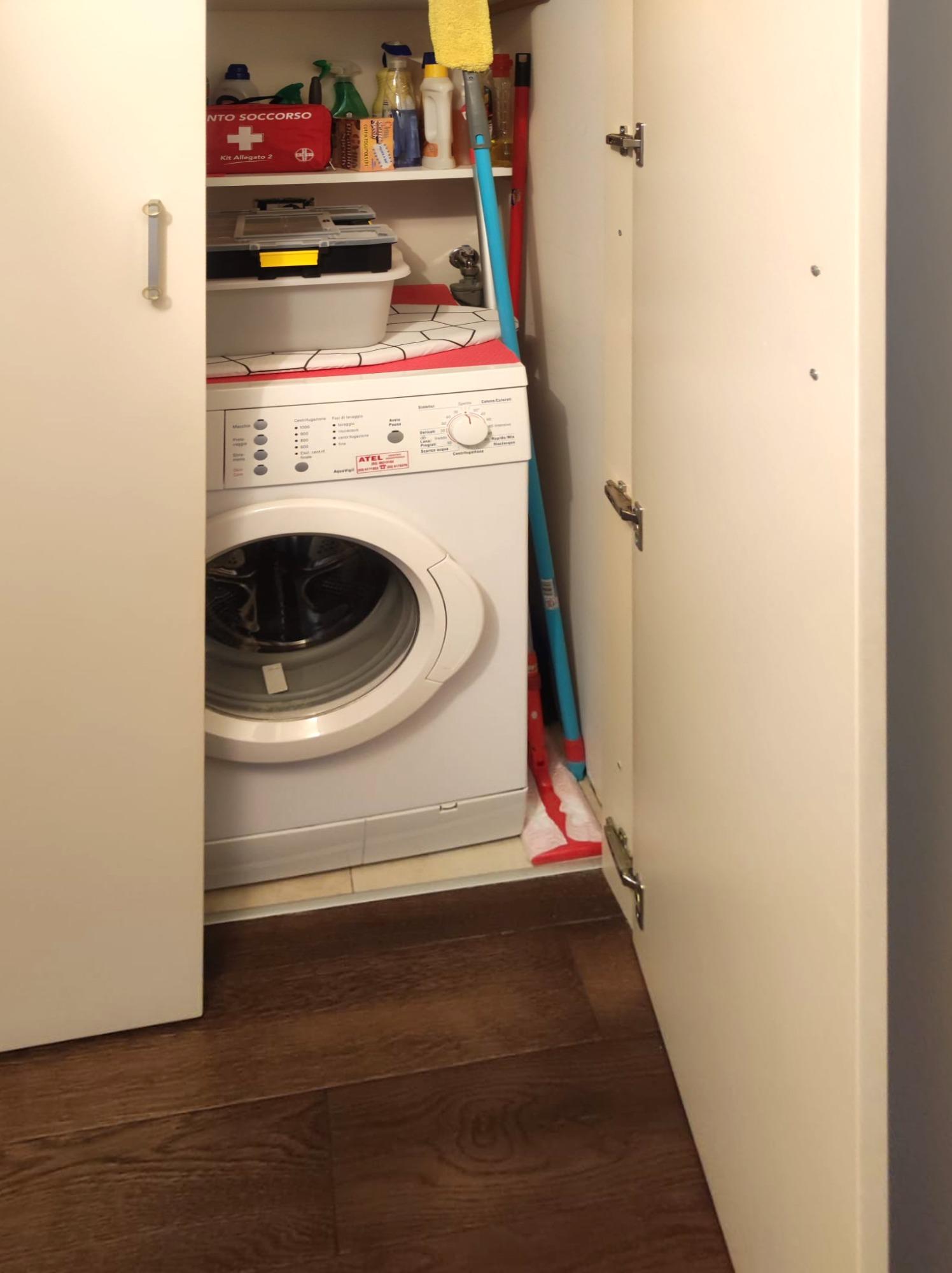 ripostiglio particolare lavatrice