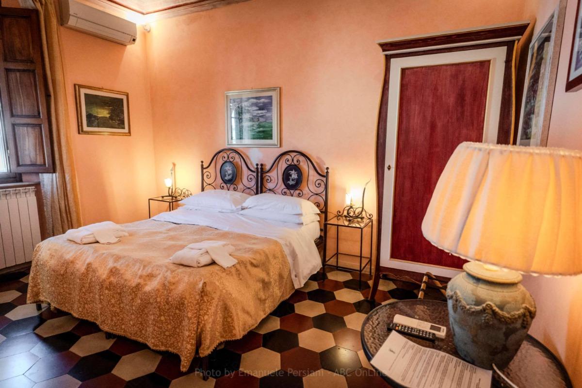 Corallo Room (standard double/single beds)