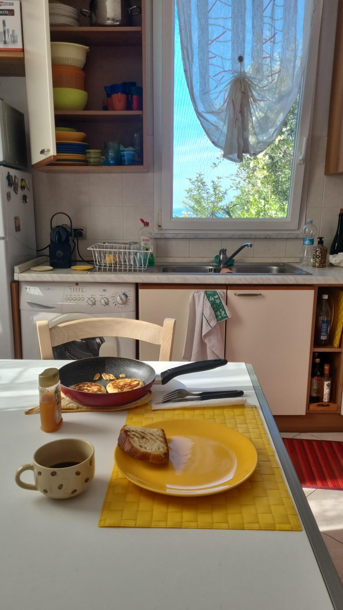 Completa dotazione per colazioni, pranzi e cene