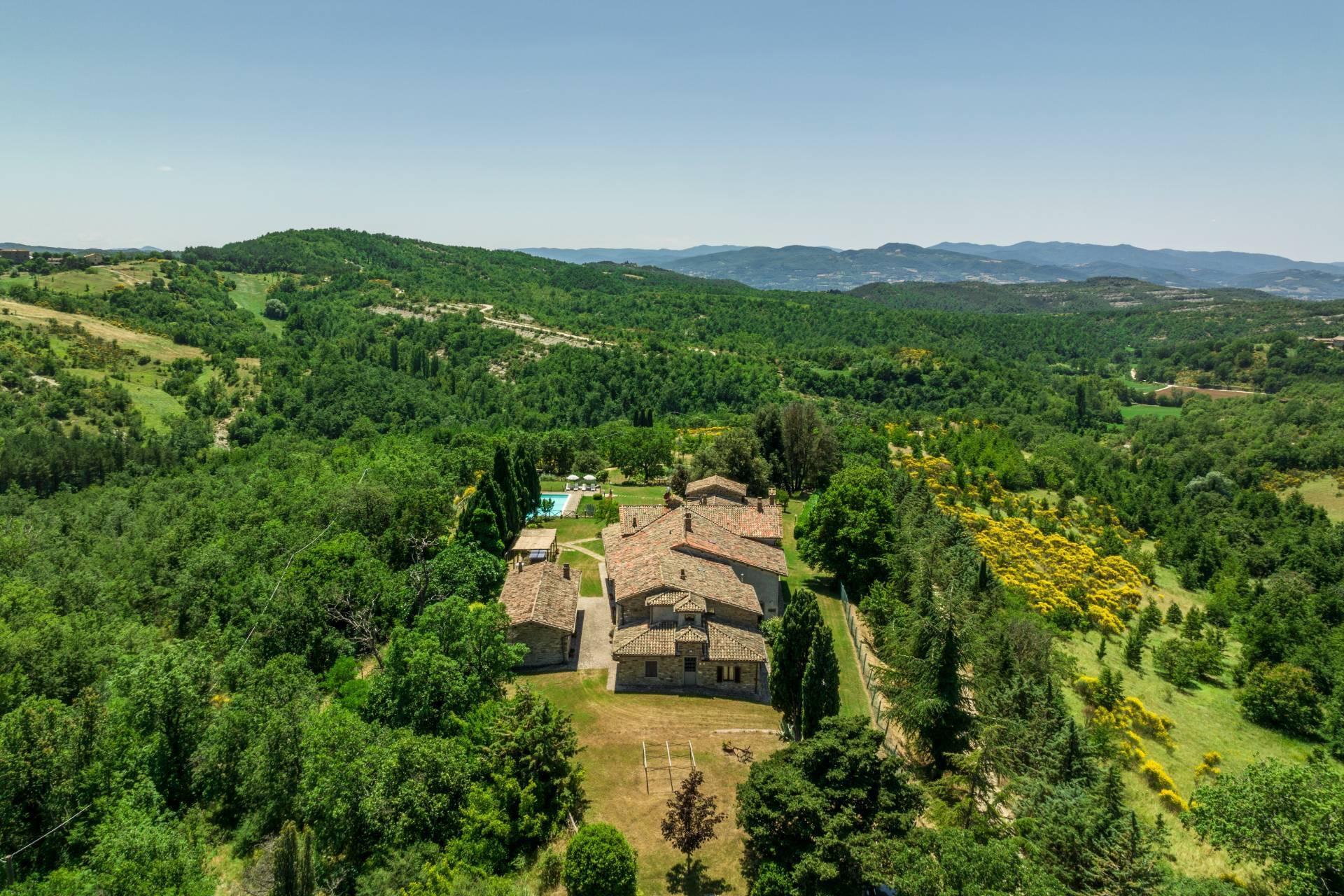 Agriturismo Podere Pietraluna Cirtta di Castello  con piscina panoramica e parco