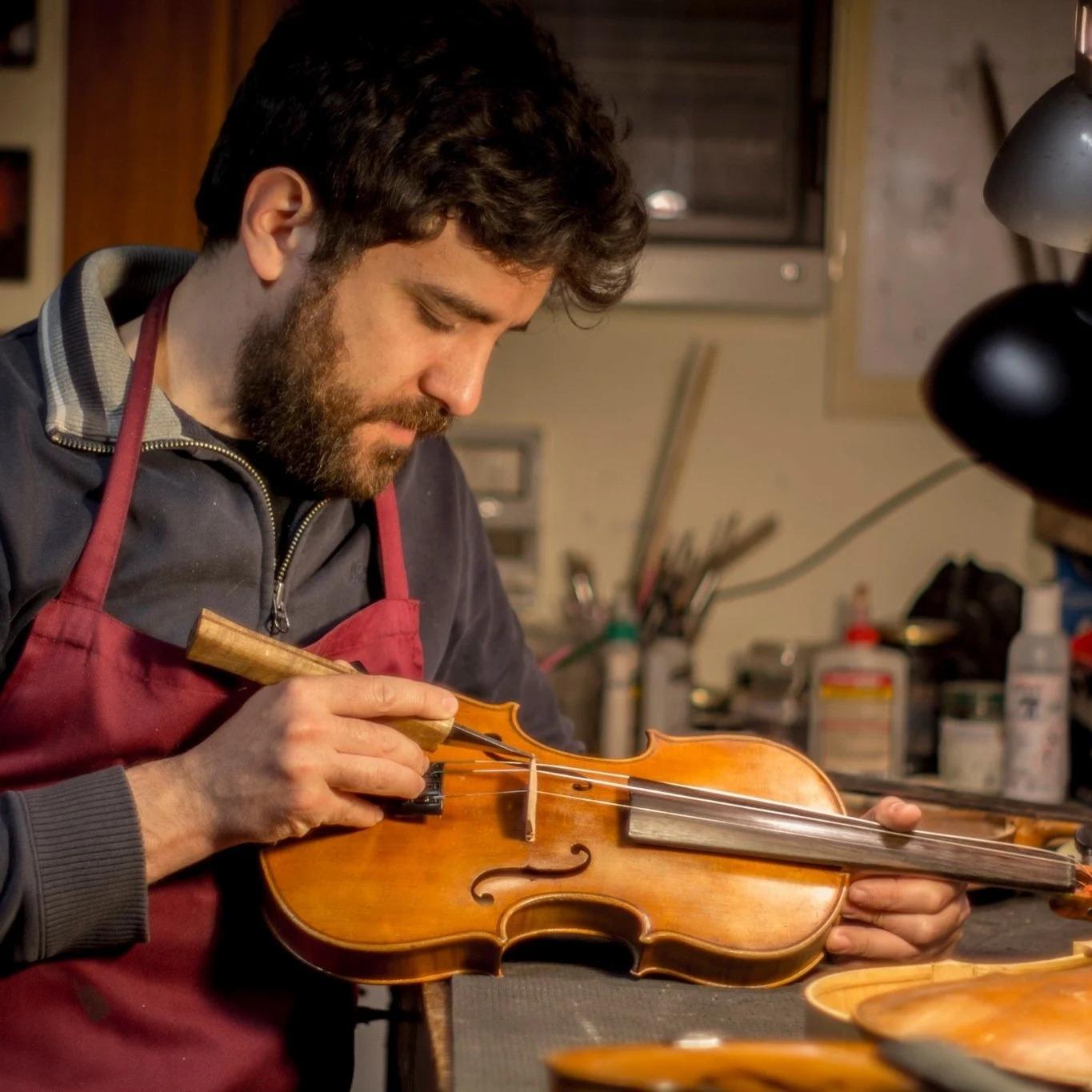 Esperienze Locali, Il Liutaio