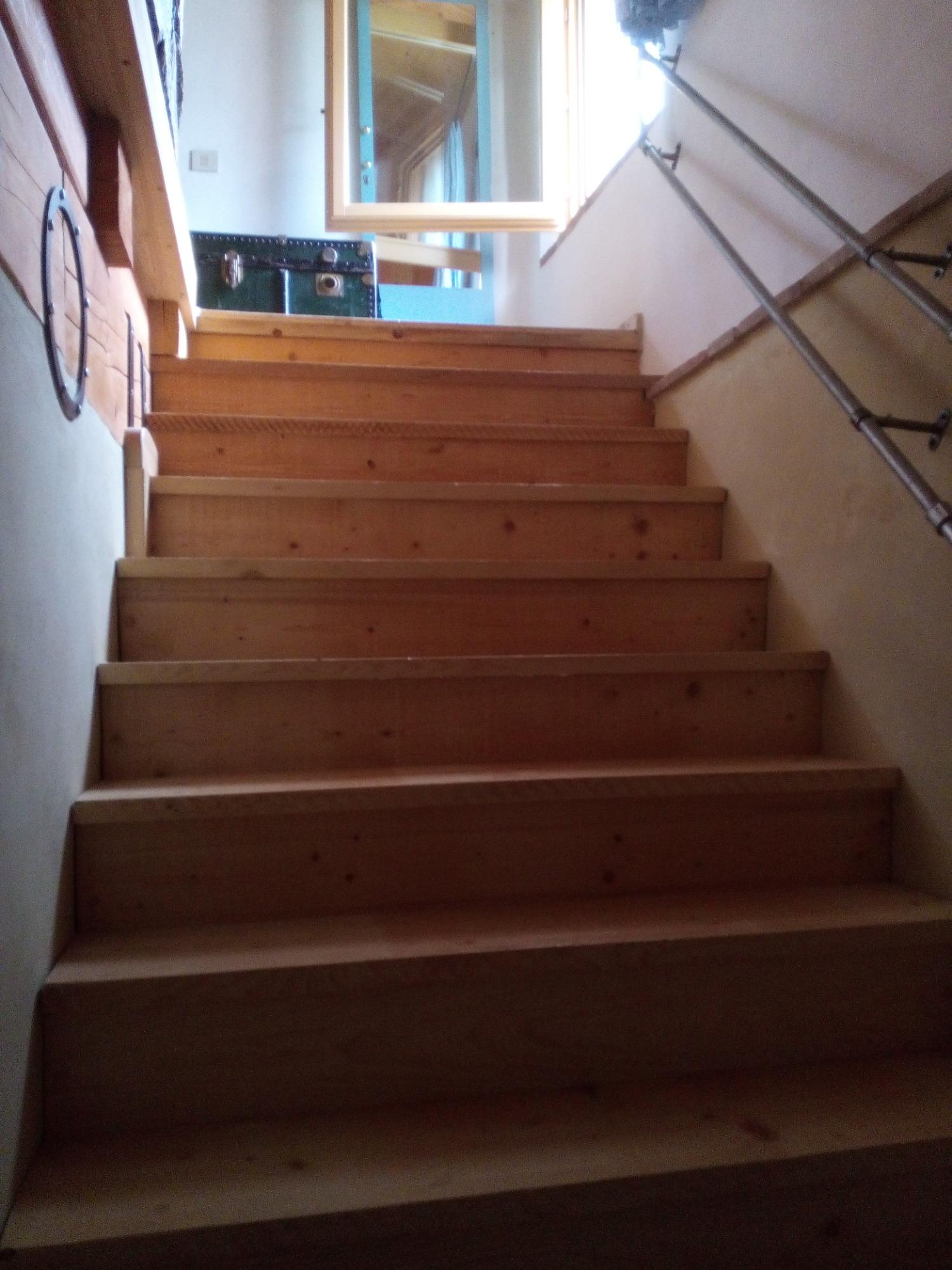 scala in legno per la camera da letto