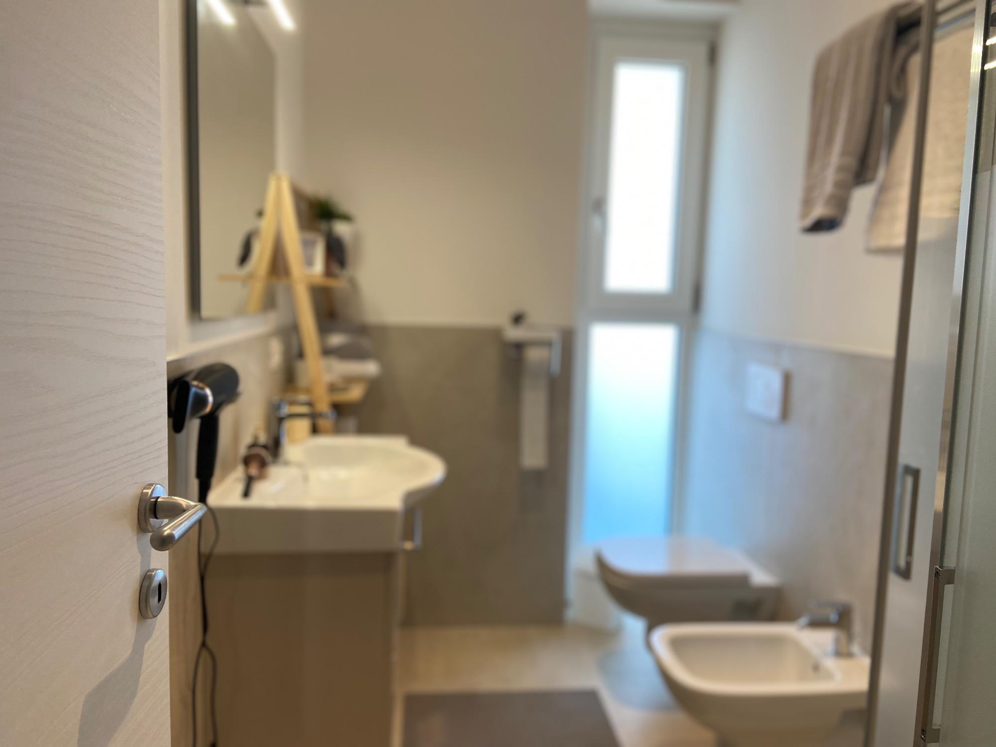 Ampio bagno con Phon,piastra capelli