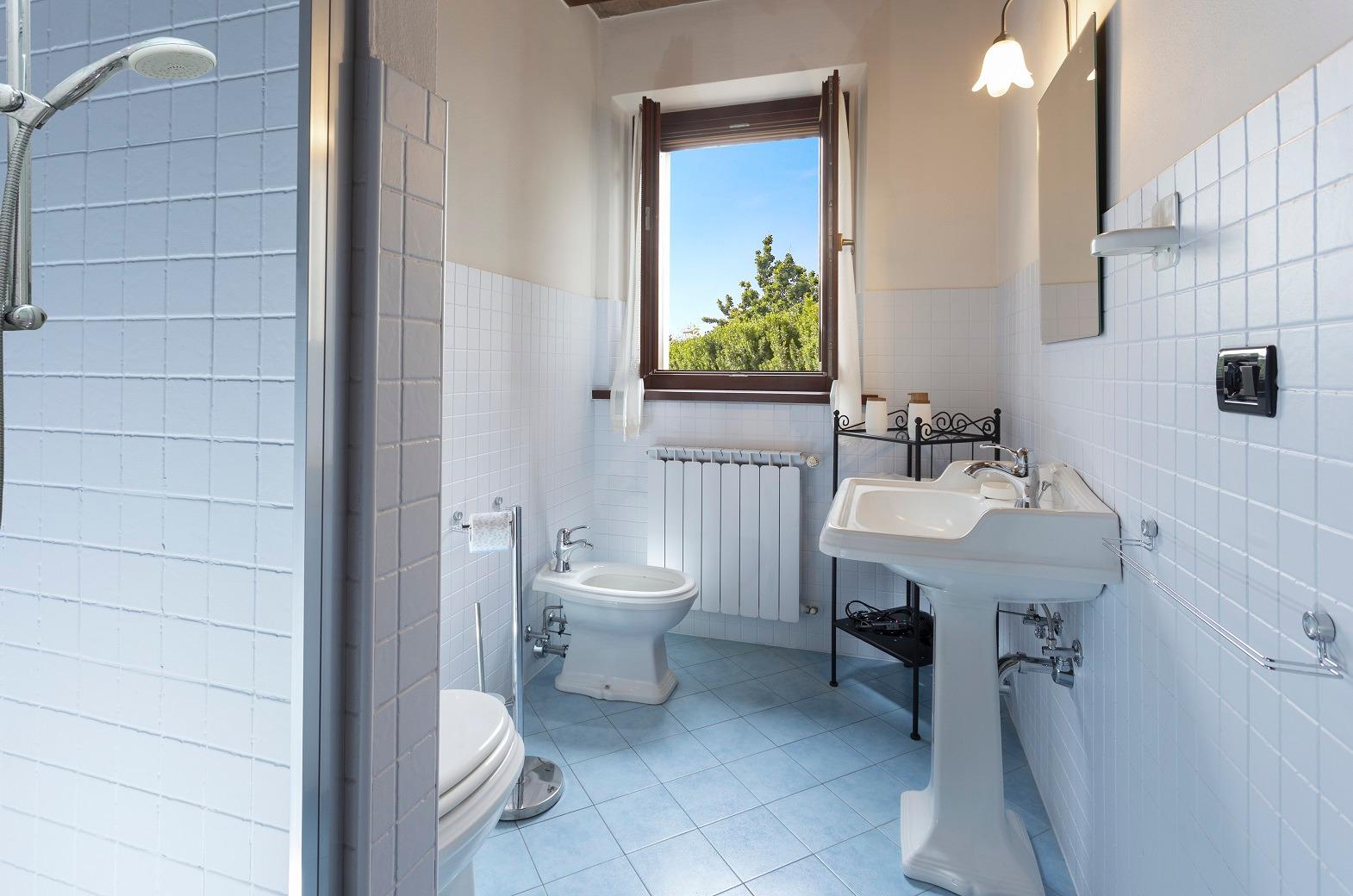 bagno bilocale angelica