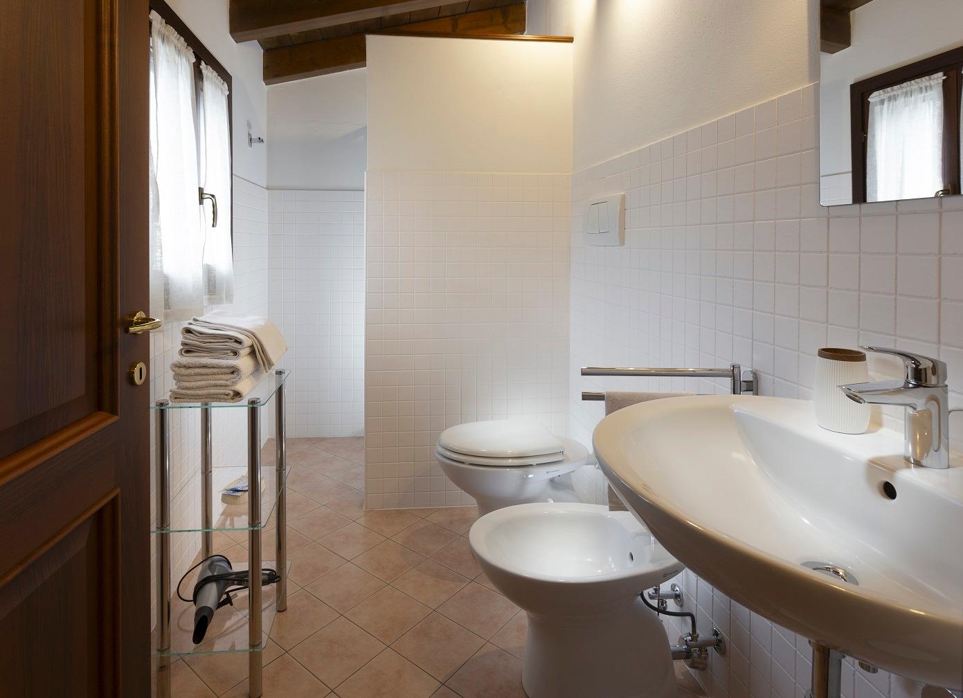 bagno bilocale melissa