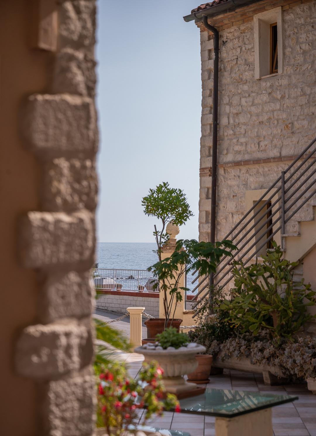 SCORCIO CORTE della VILLA