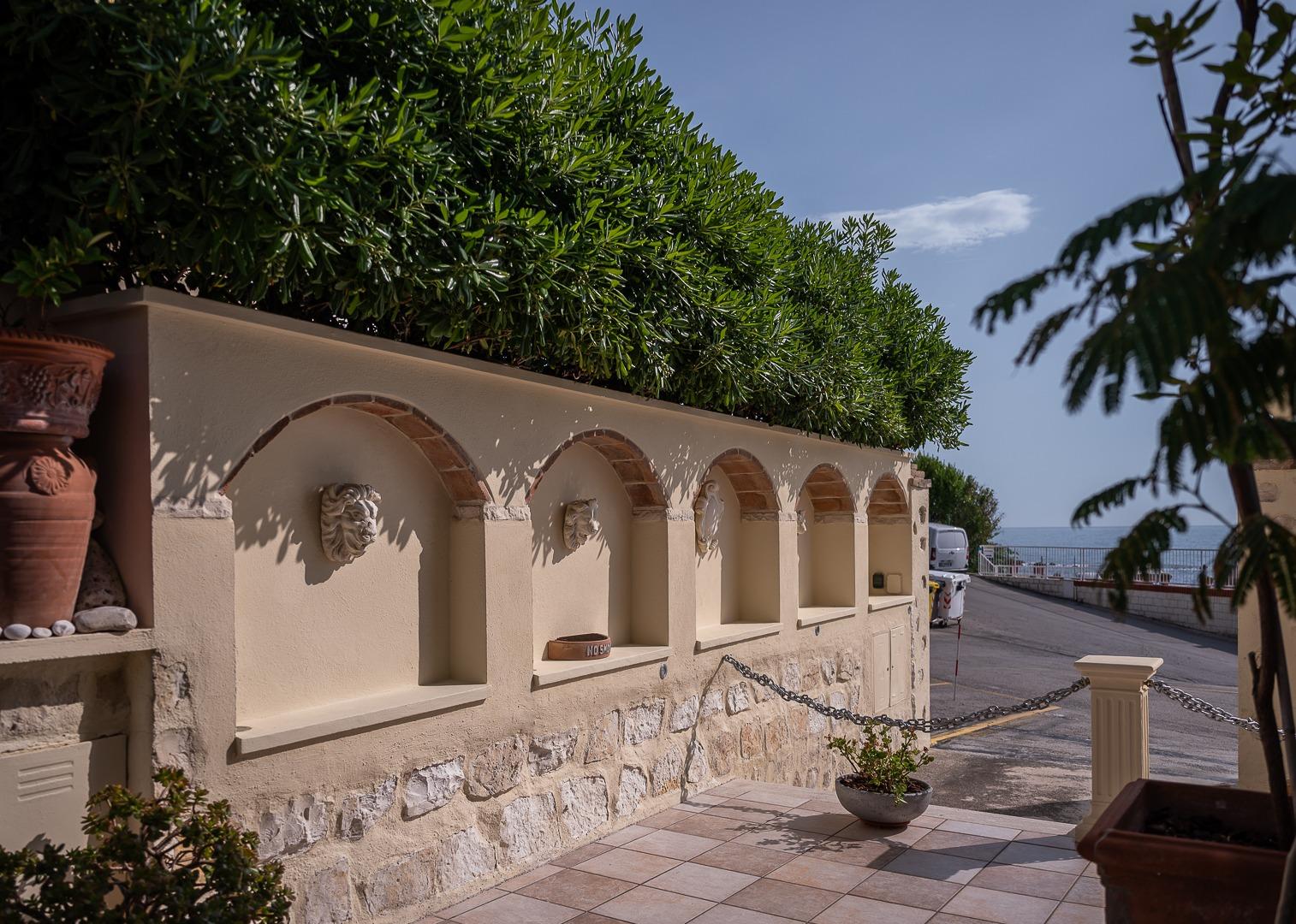 SCORCIO CORTE della VILLA