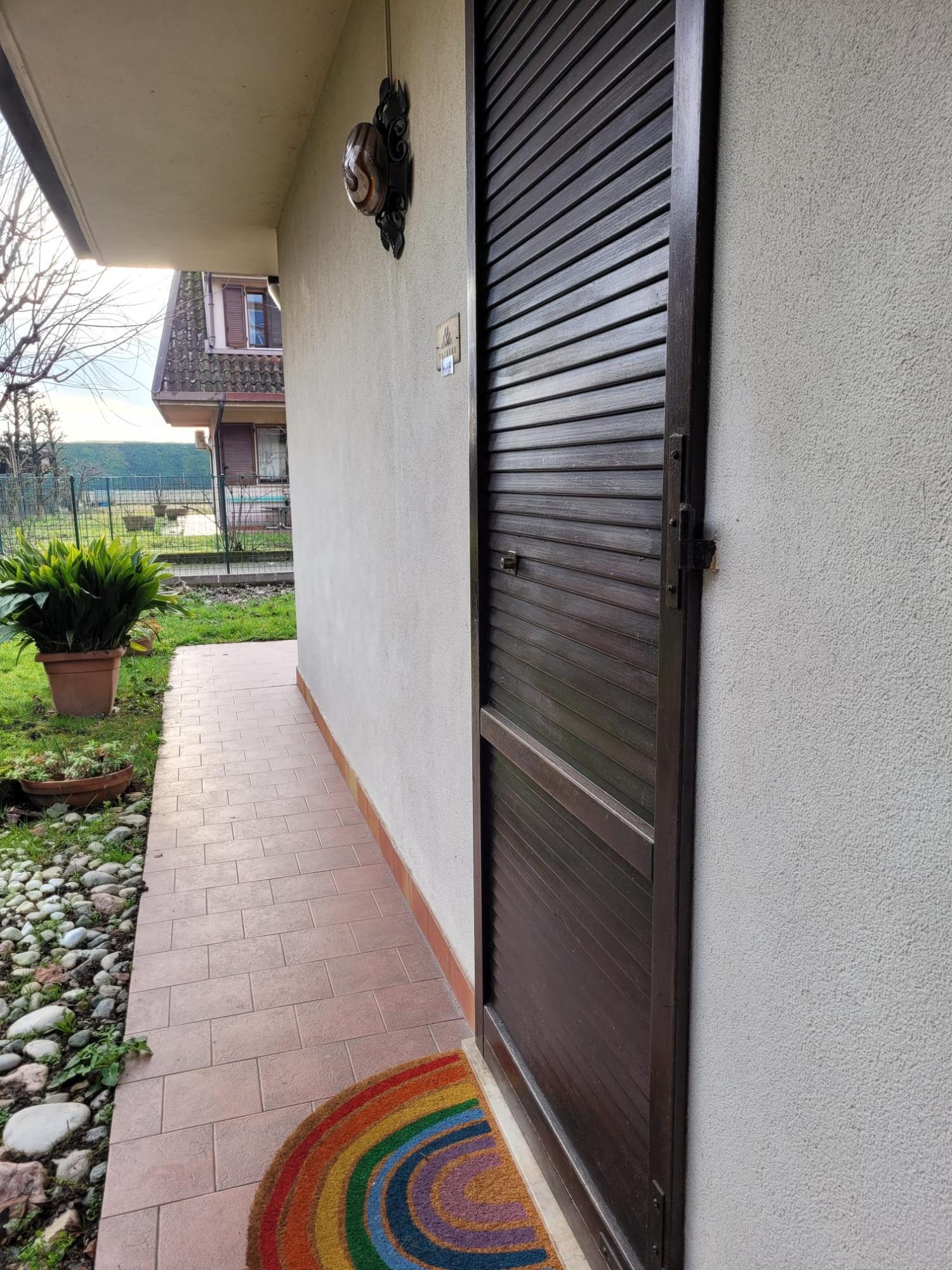 ingresso dal giardino