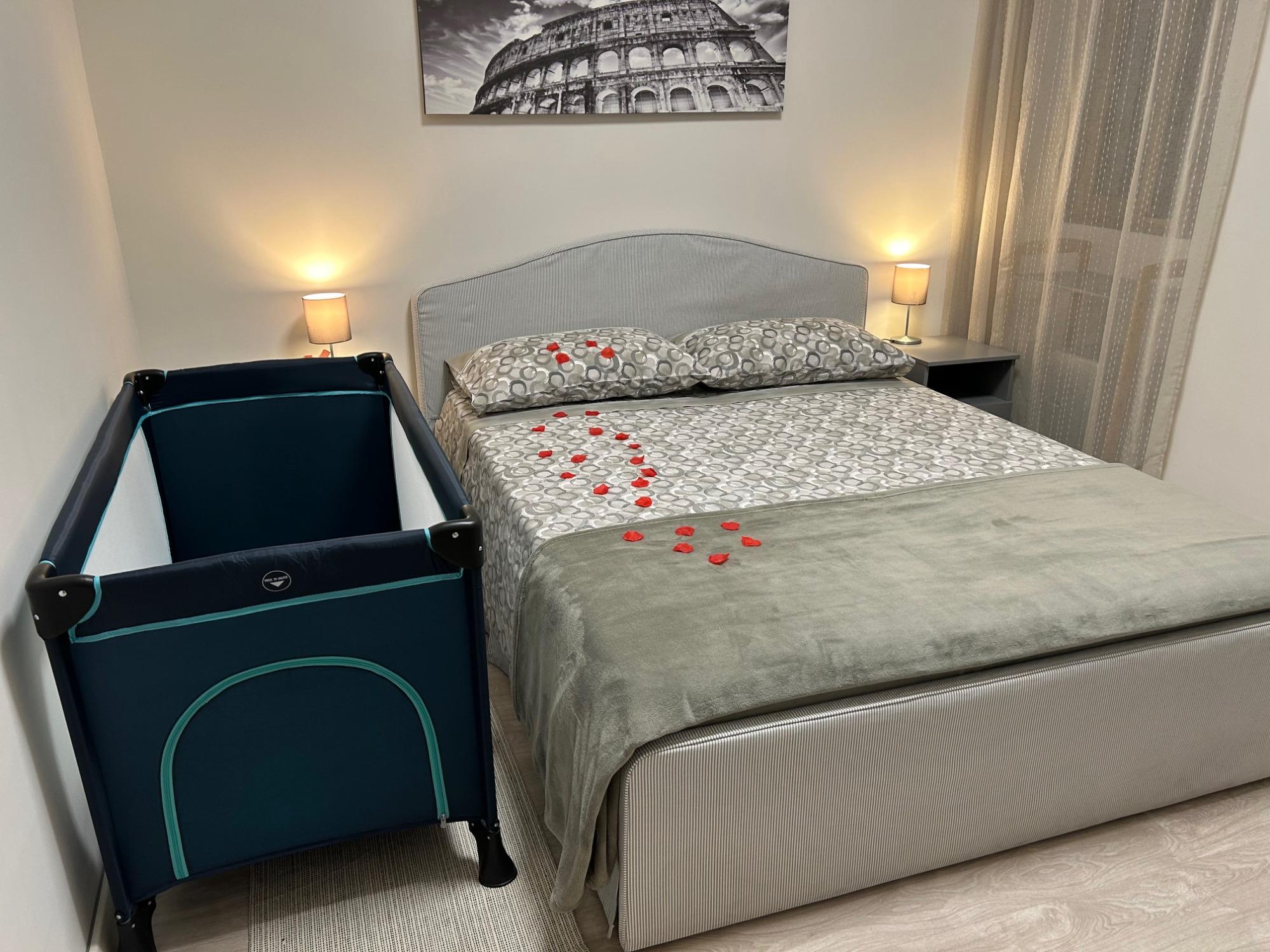 camera da letto con lettino bambino