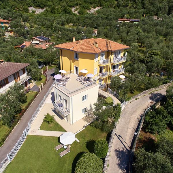  La Pervinca Apartments