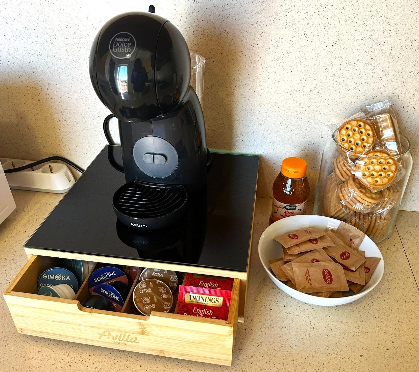 Microonde, macchina caffè, bollitore