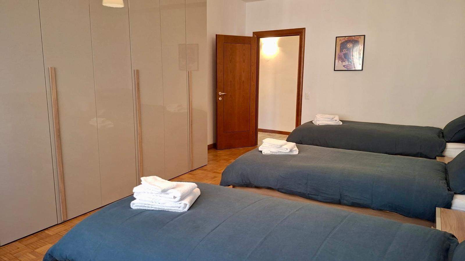 Camera da letto con 3 letti singoli o con 1 letto singolo + 1 matrimoniale