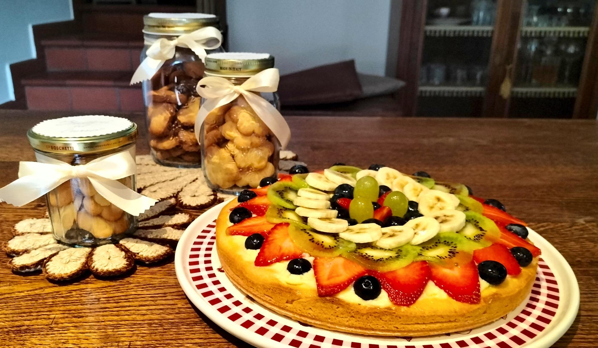 crostata di frutta e frollini in vaso