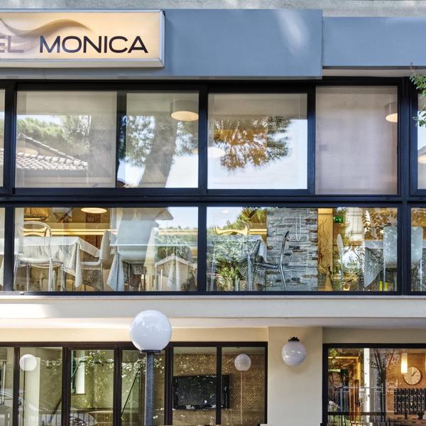  Hotel Monica