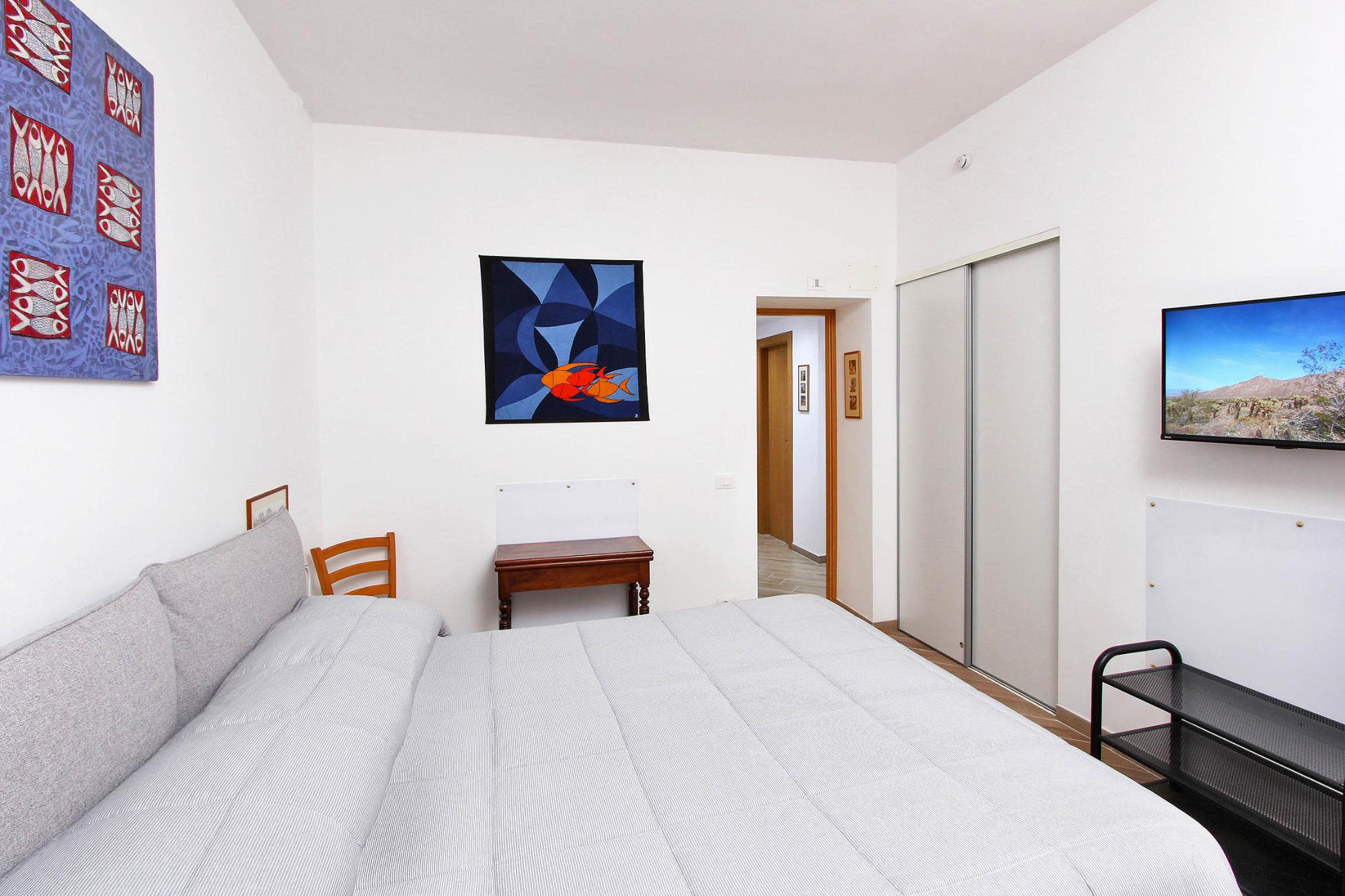 Letto comodo 160x190, TV con Netfix e Amazon Prime