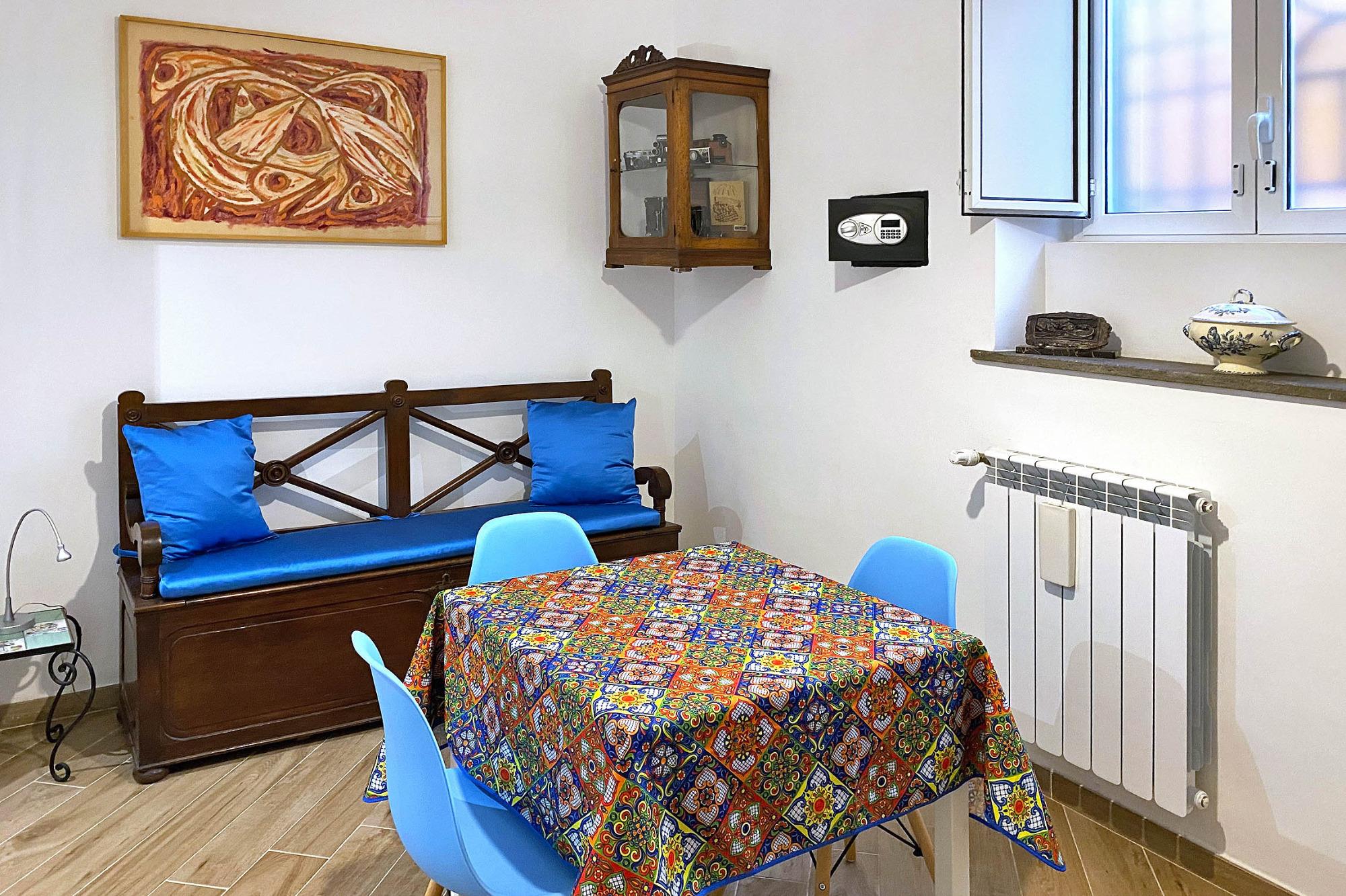 Cucina accessoriata, cassaforte