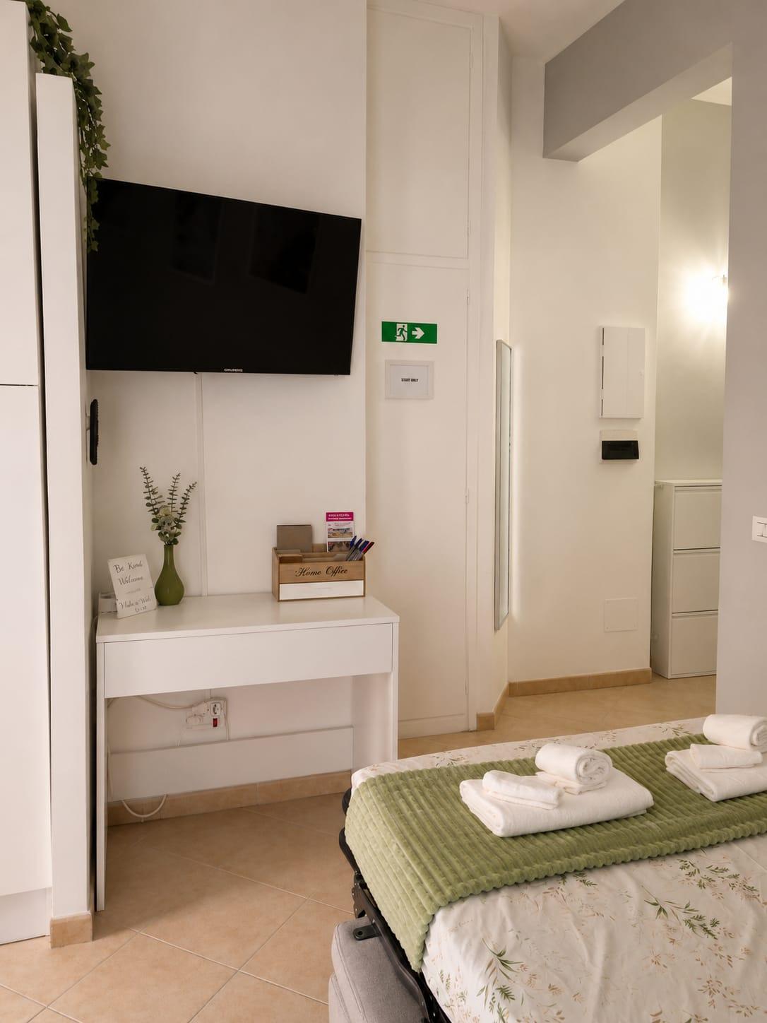 Salone: TV + angolo smart work