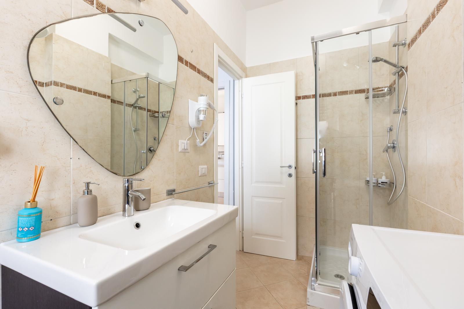 Bagno con box doccia