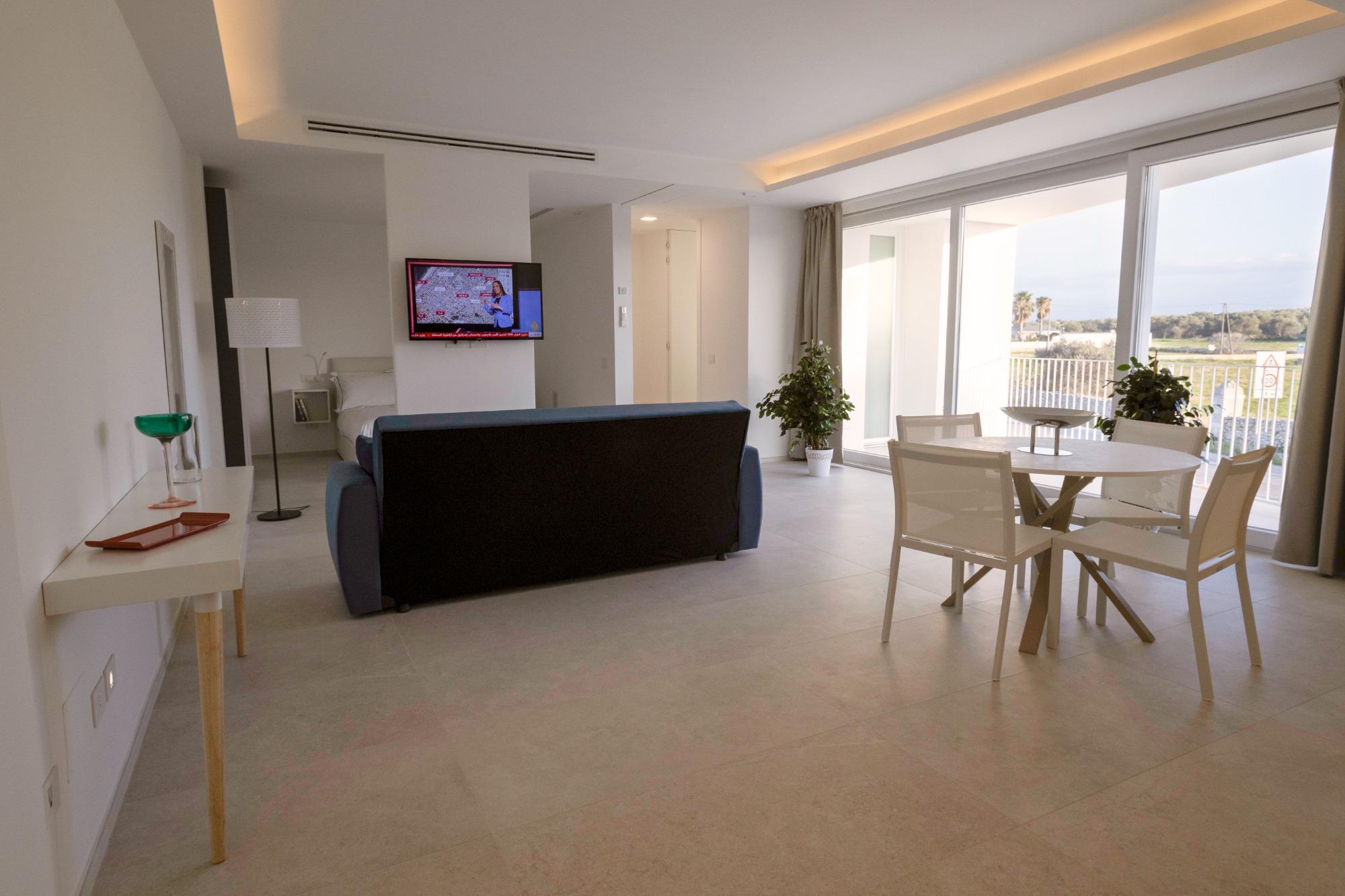 Appartamento moderno con cucina, camera matrimoniale e dotato di tutti i comfort.