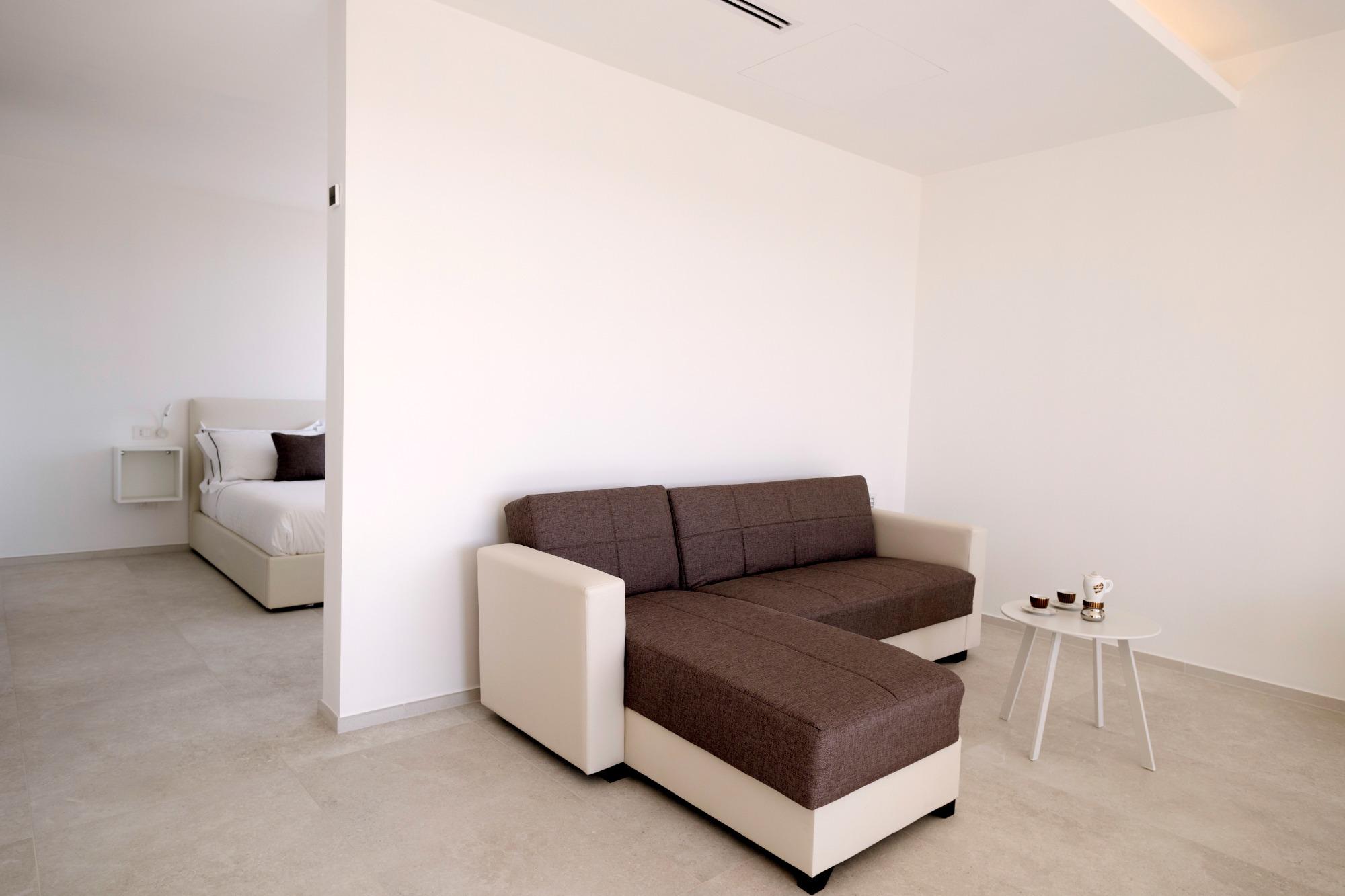 Appartamento moderno con cucina, camera matrimoniale e dotato di tutti i comfort.