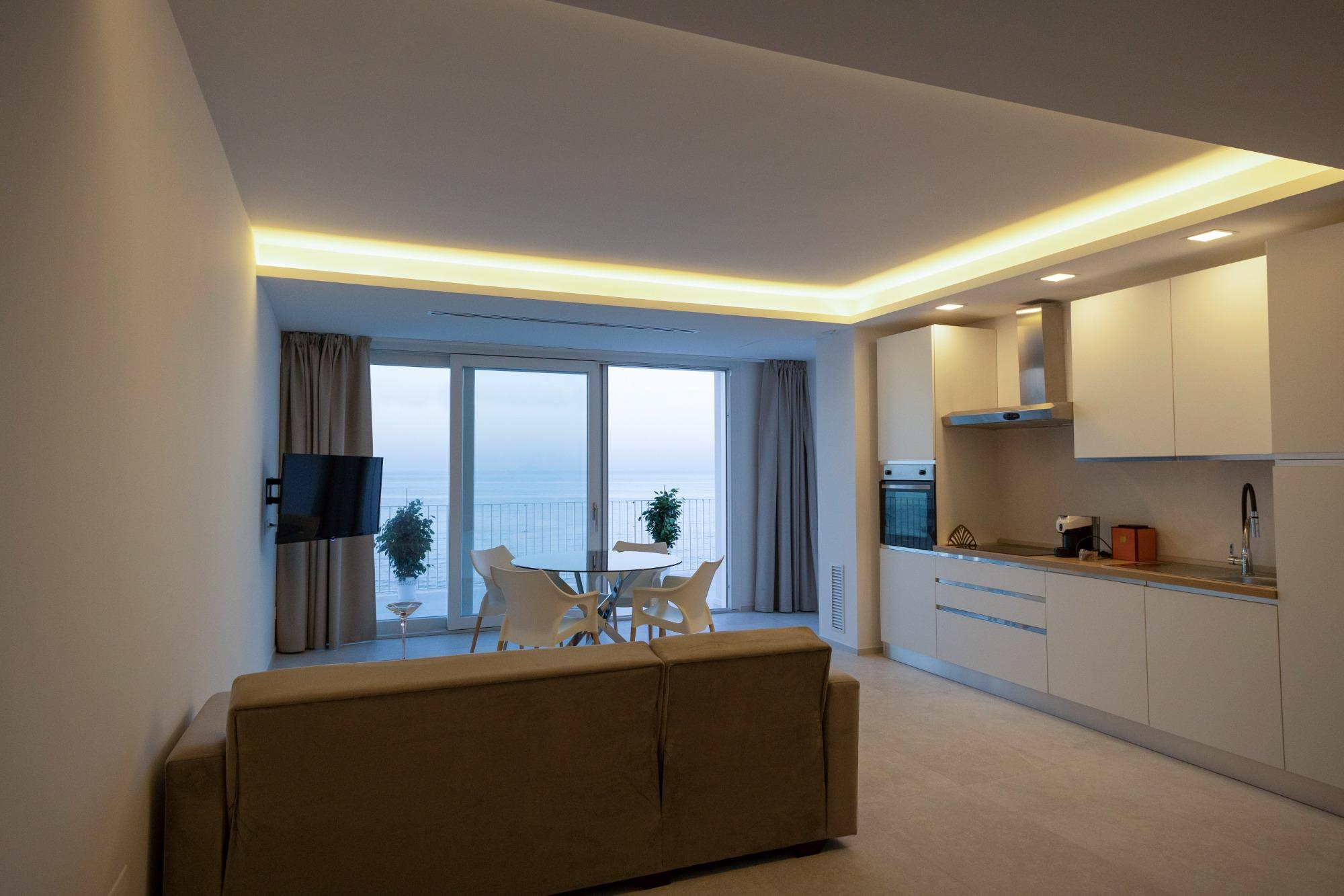 Appartamento moderno con cucina, camera matrimoniale e dotato di tutti i comfort.