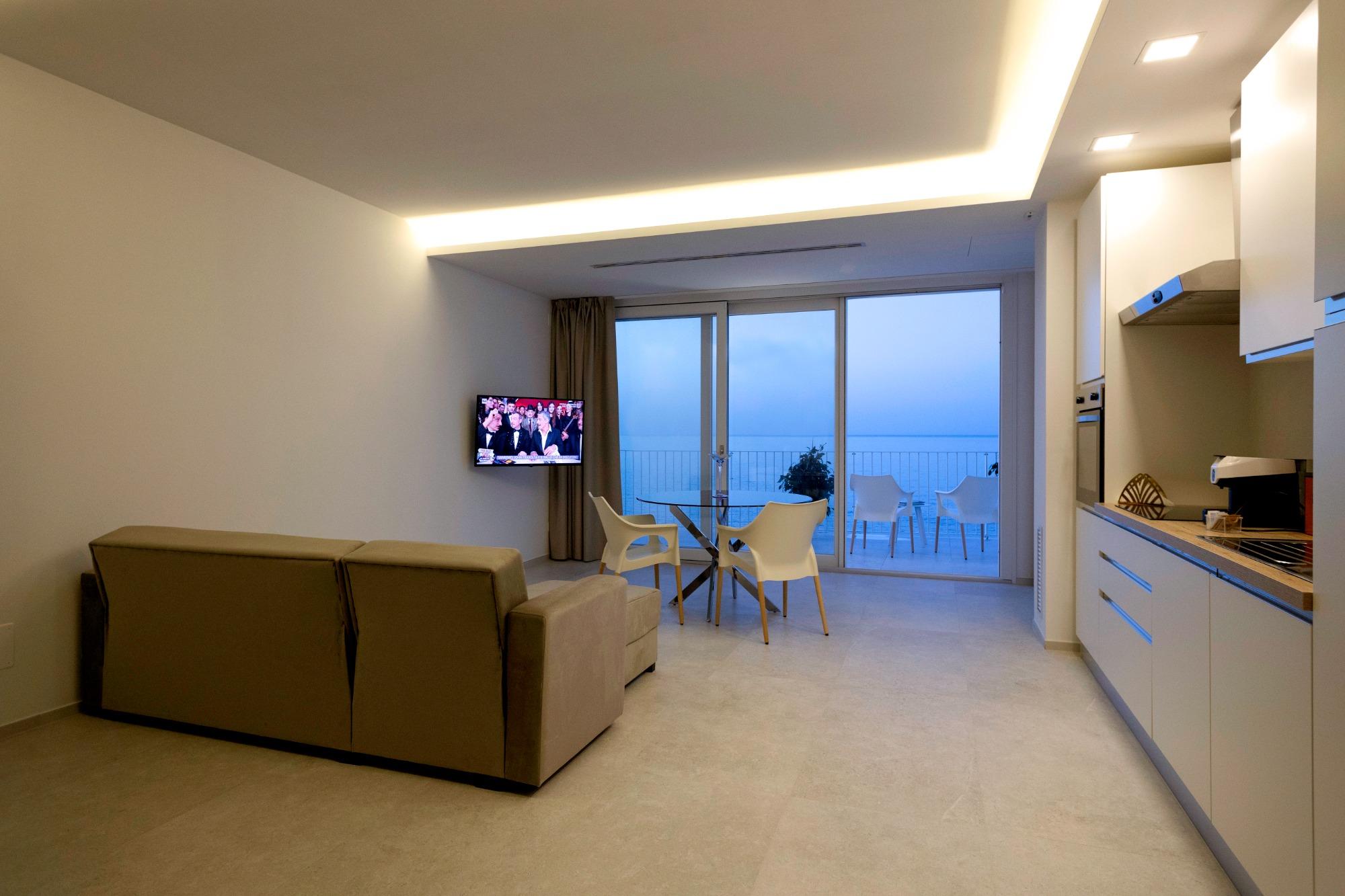 Appartamento moderno con cucina, camera matrimoniale e dotato di tutti i comfort.