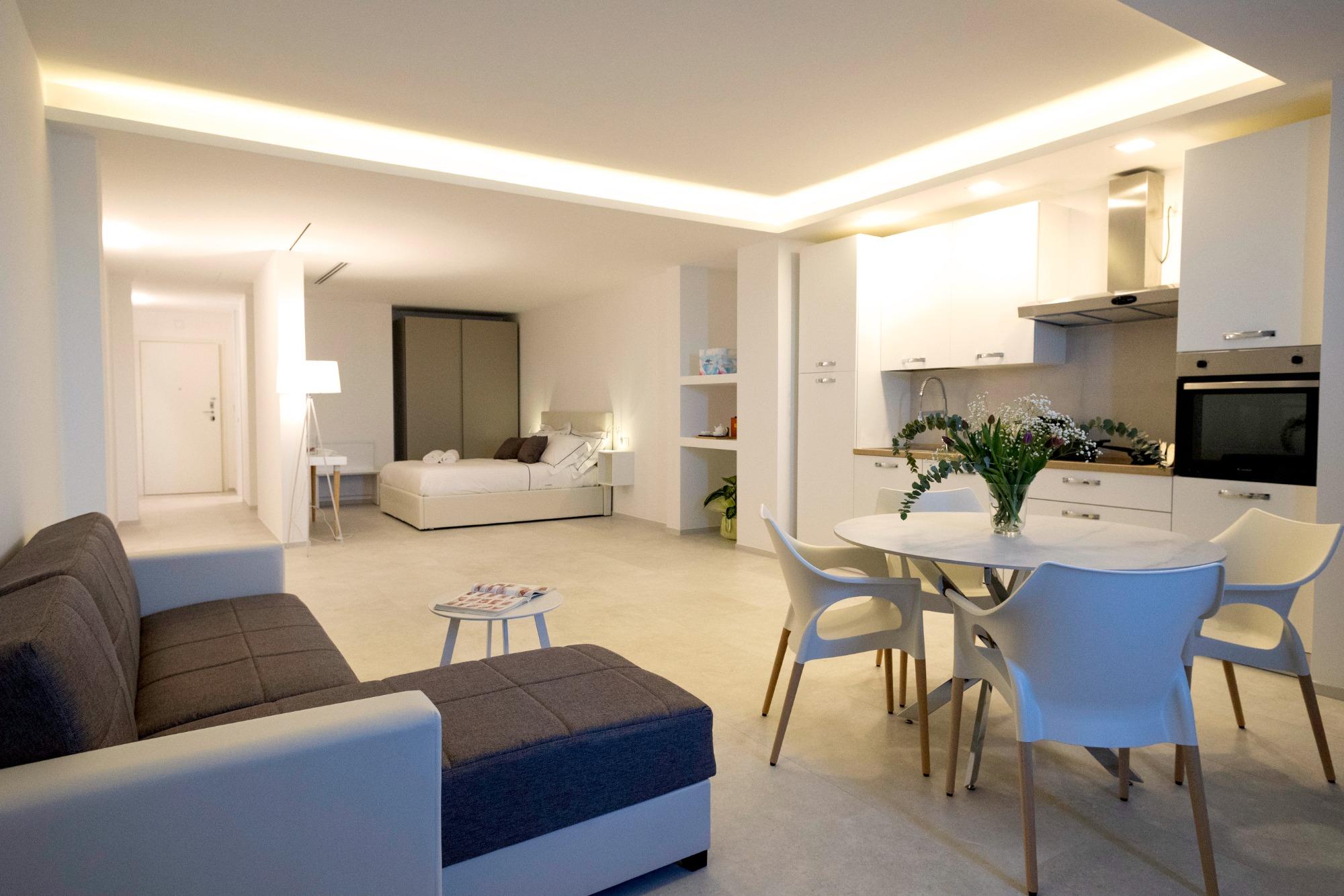 Appartamento moderno con cucina, camera matrimoniale e dotato di tutti i comfort.