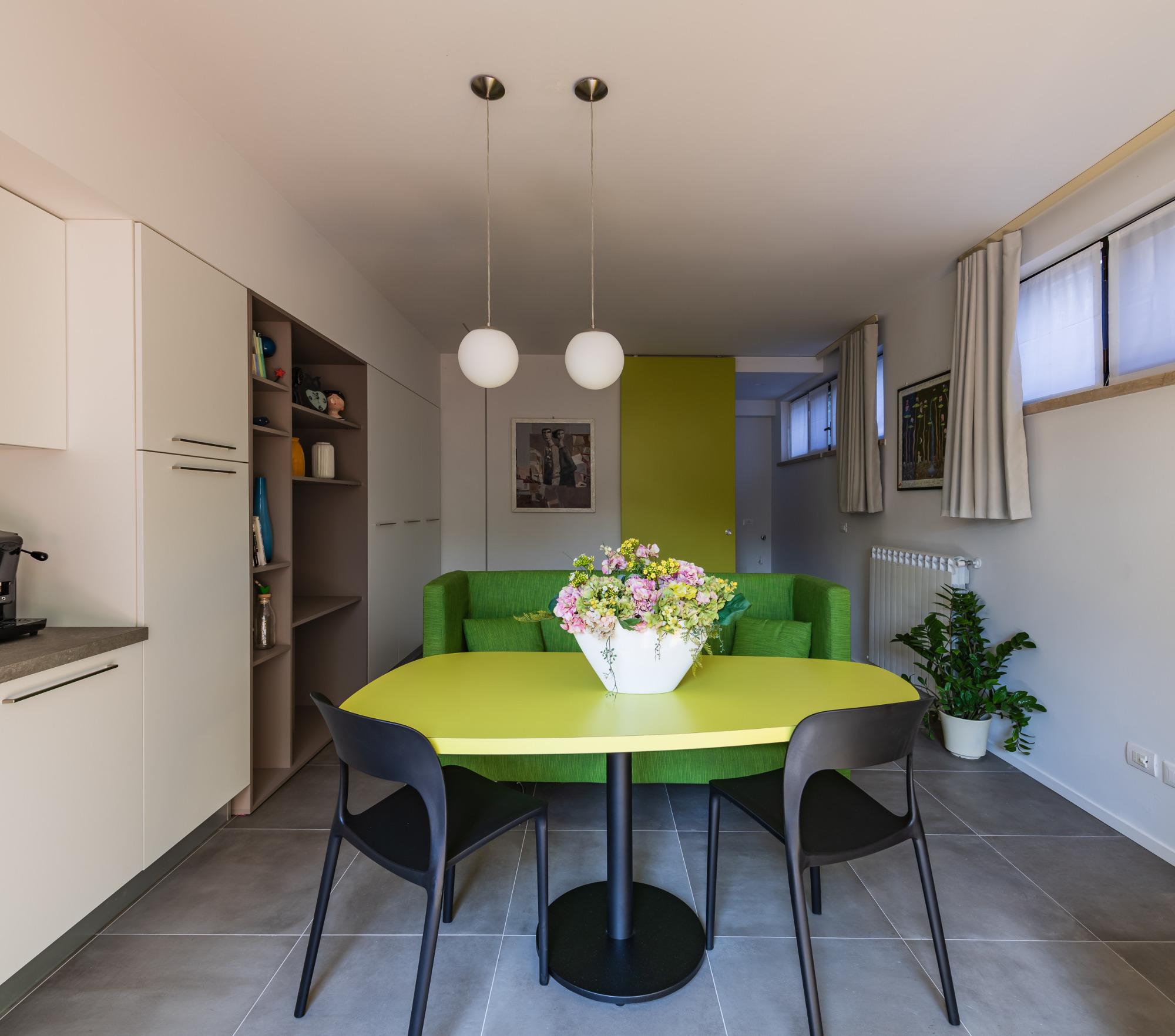 Zona Pranzo e tavolo lavoro