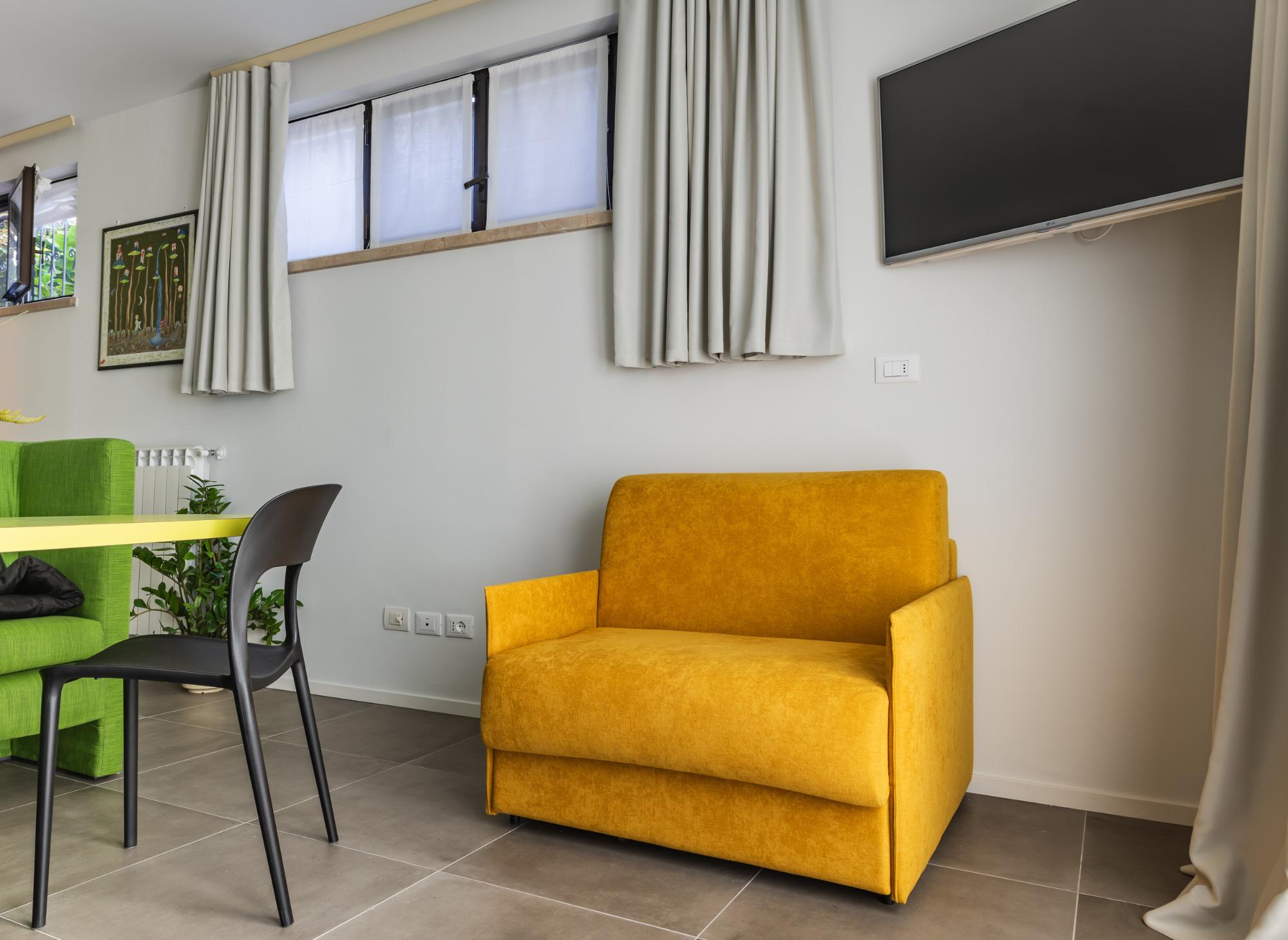 Ampia poltrona a letto ( Diventa un letto singolo)