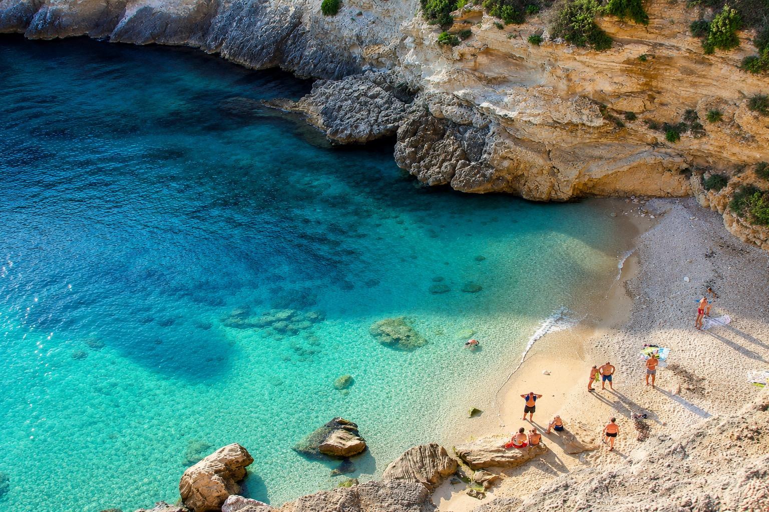 La caletta di Porto Miggiano, a pochi km dal residence