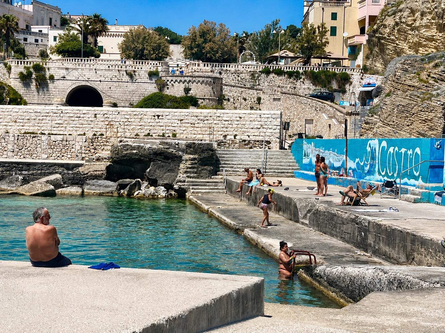 Il mare di Castro Marina, a 10 minuti da Corte dei Fiori
