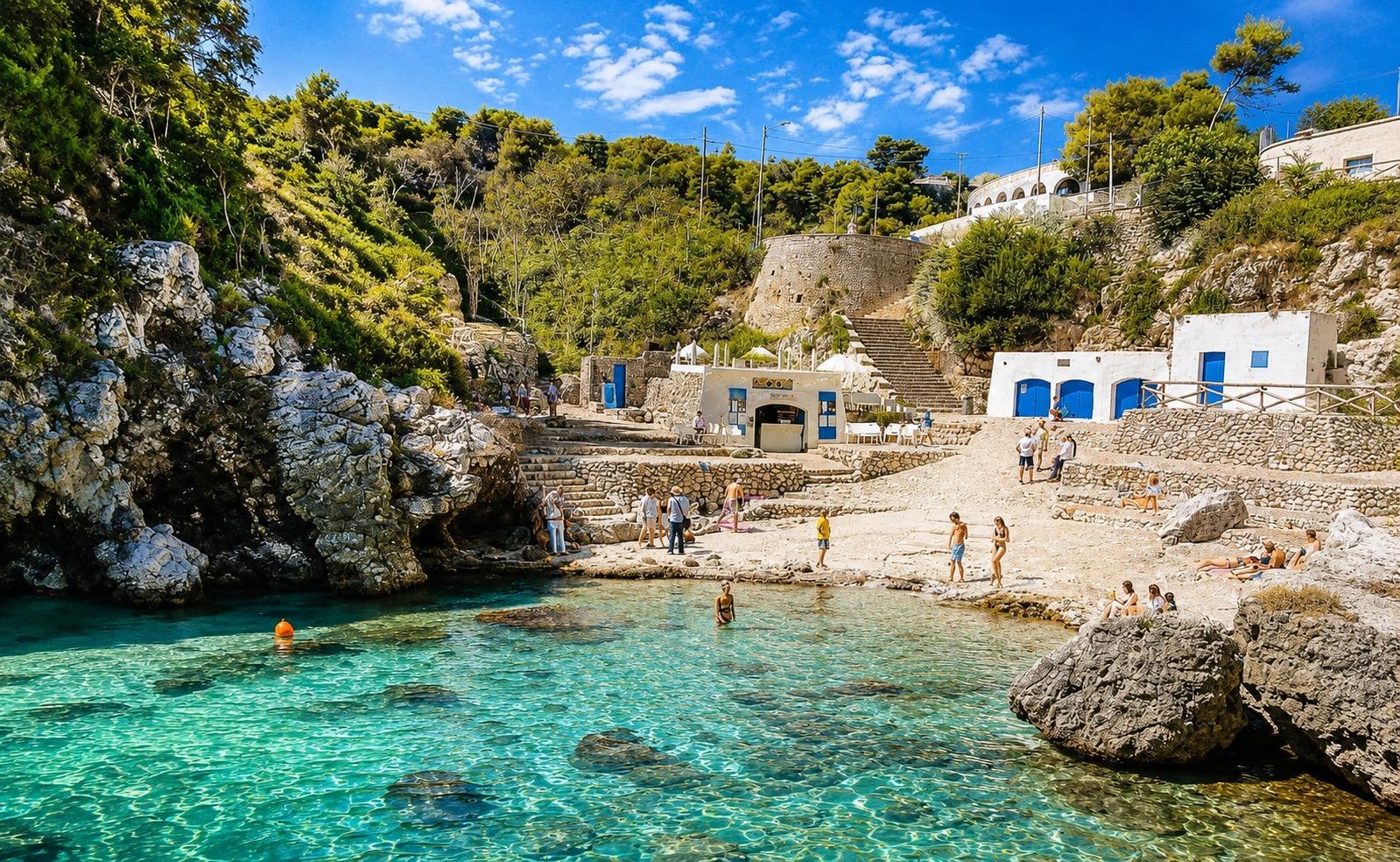 La vicina insenatura di Acquaviva, a 5 minuti dal residence