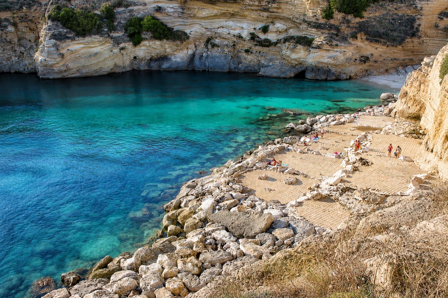 La caletta di Porto Miggiano, a pochi km dal residence