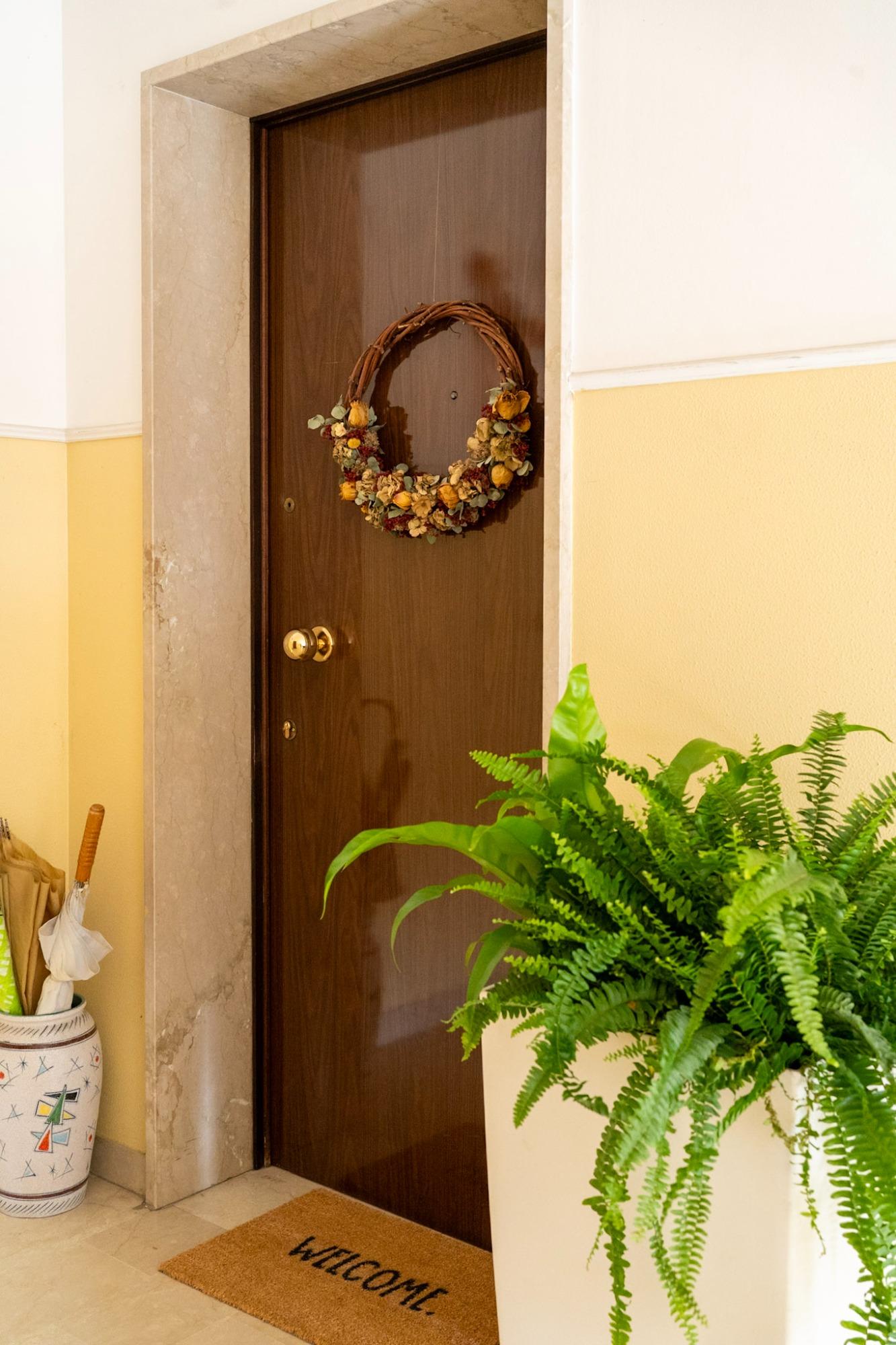 Porta d'accesso a Bellis Domus, al 3 piano (no ascensore)