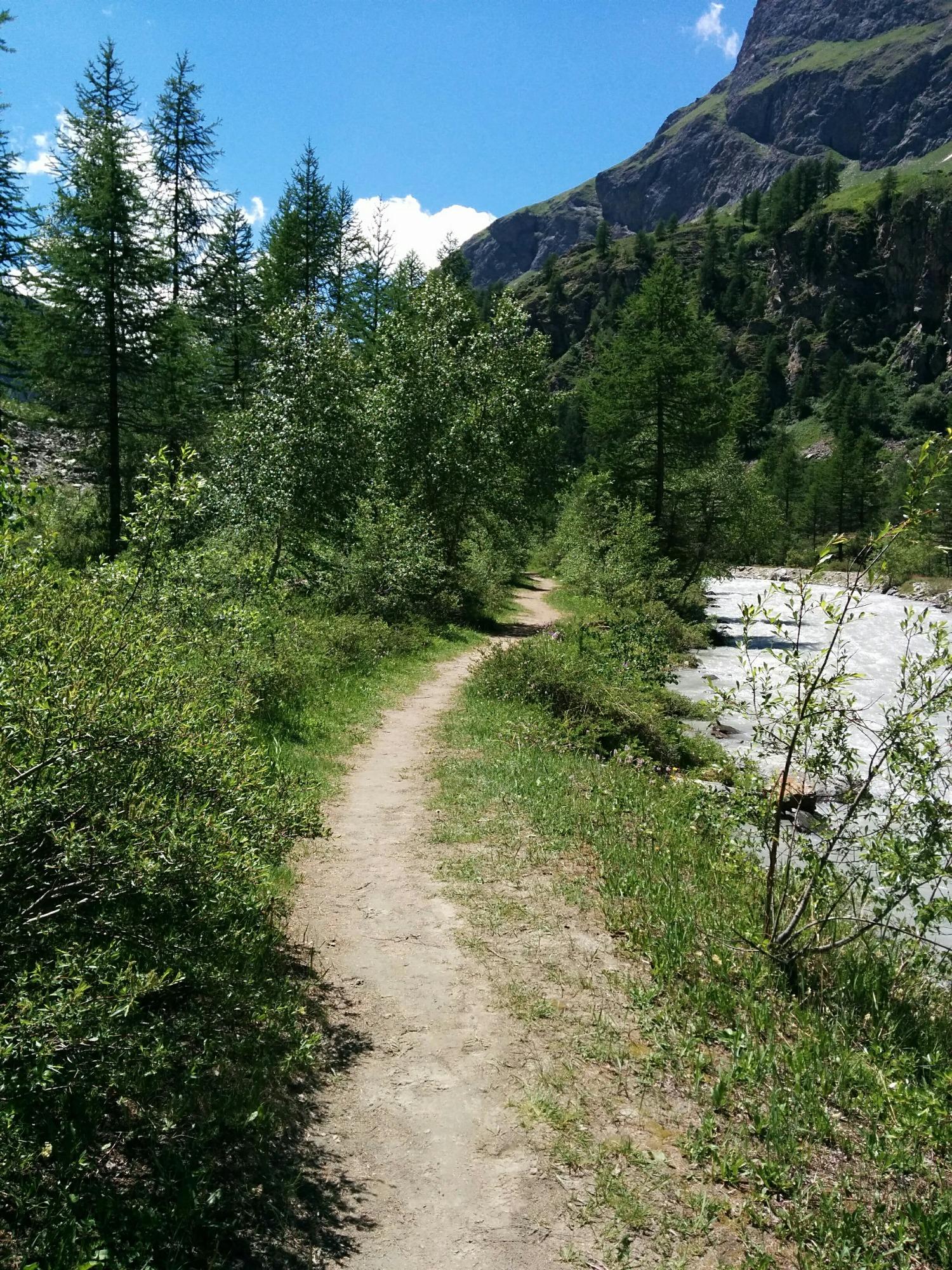 passeggiata lungo il fiume
