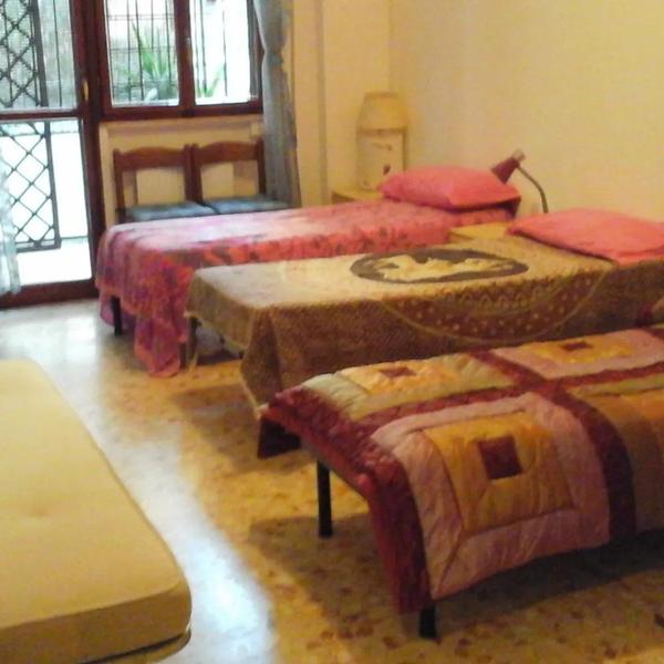  B&B Near Metro Central Line A