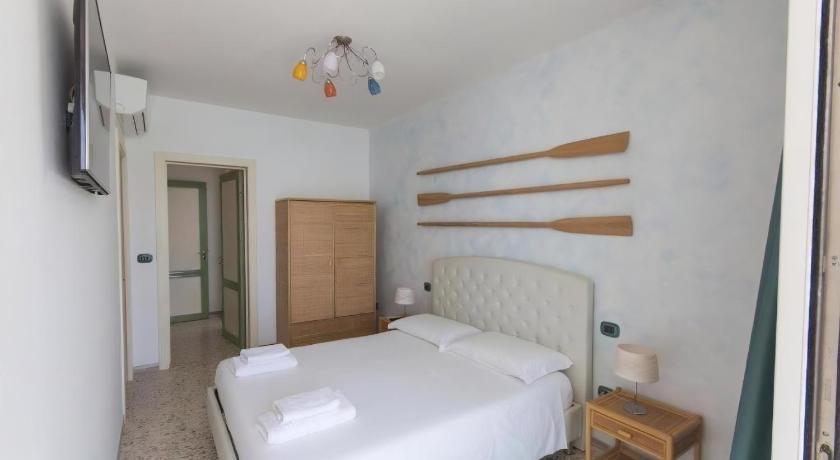 Camera da letto con balcone della nostra camera quadrupla