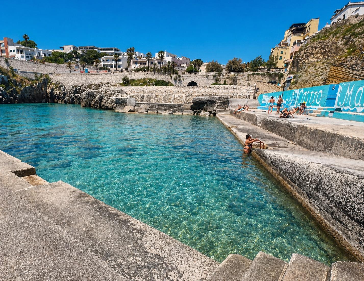 Il mare di Castro Marina raggiungibile a piedi