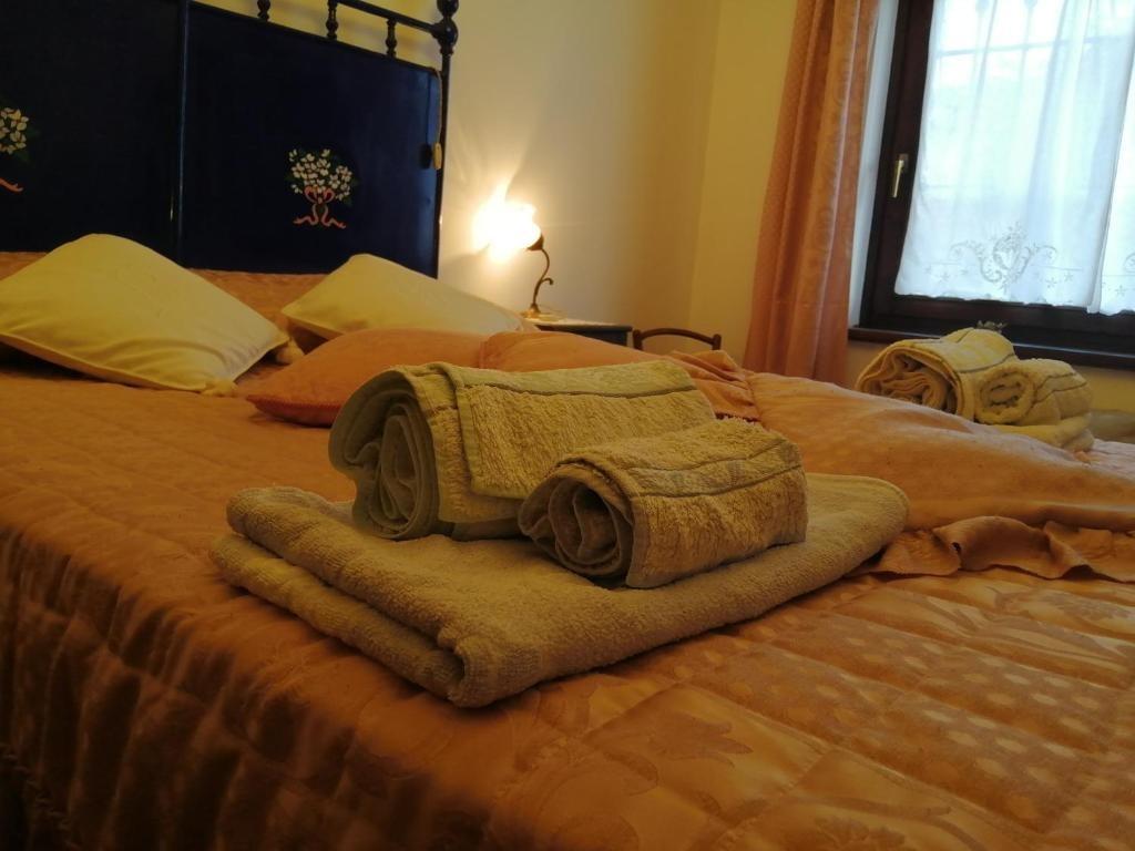 Letto con asciugamani
