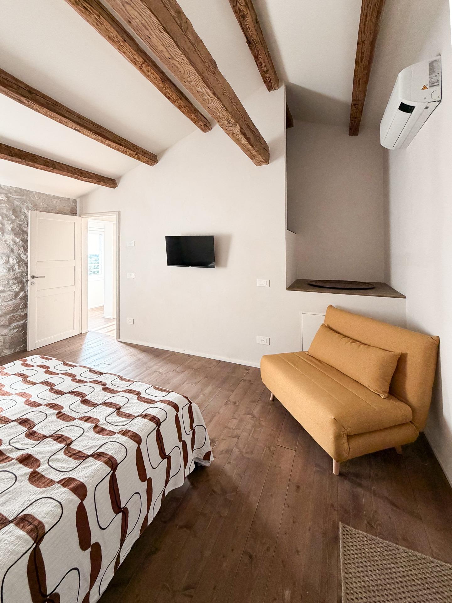 camera, divano letto