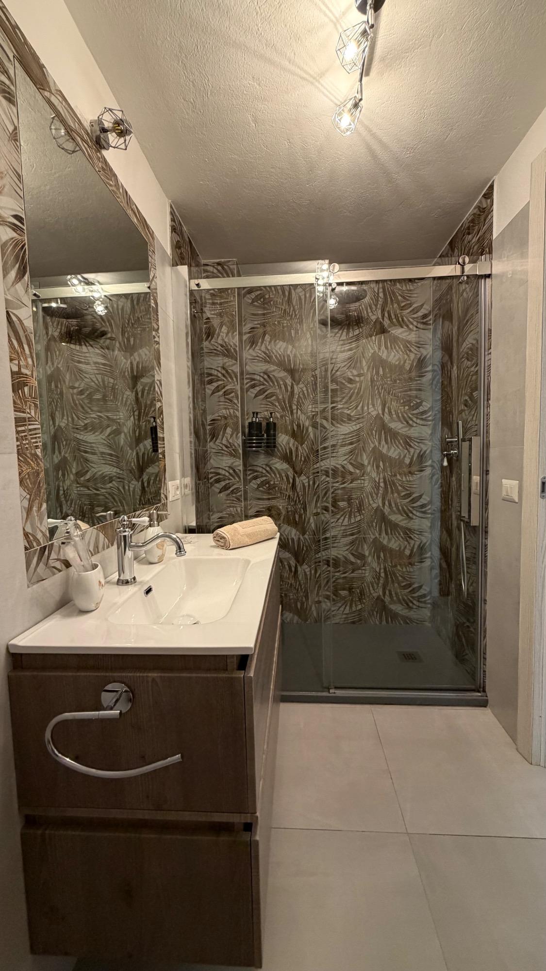 Bagno con doccia